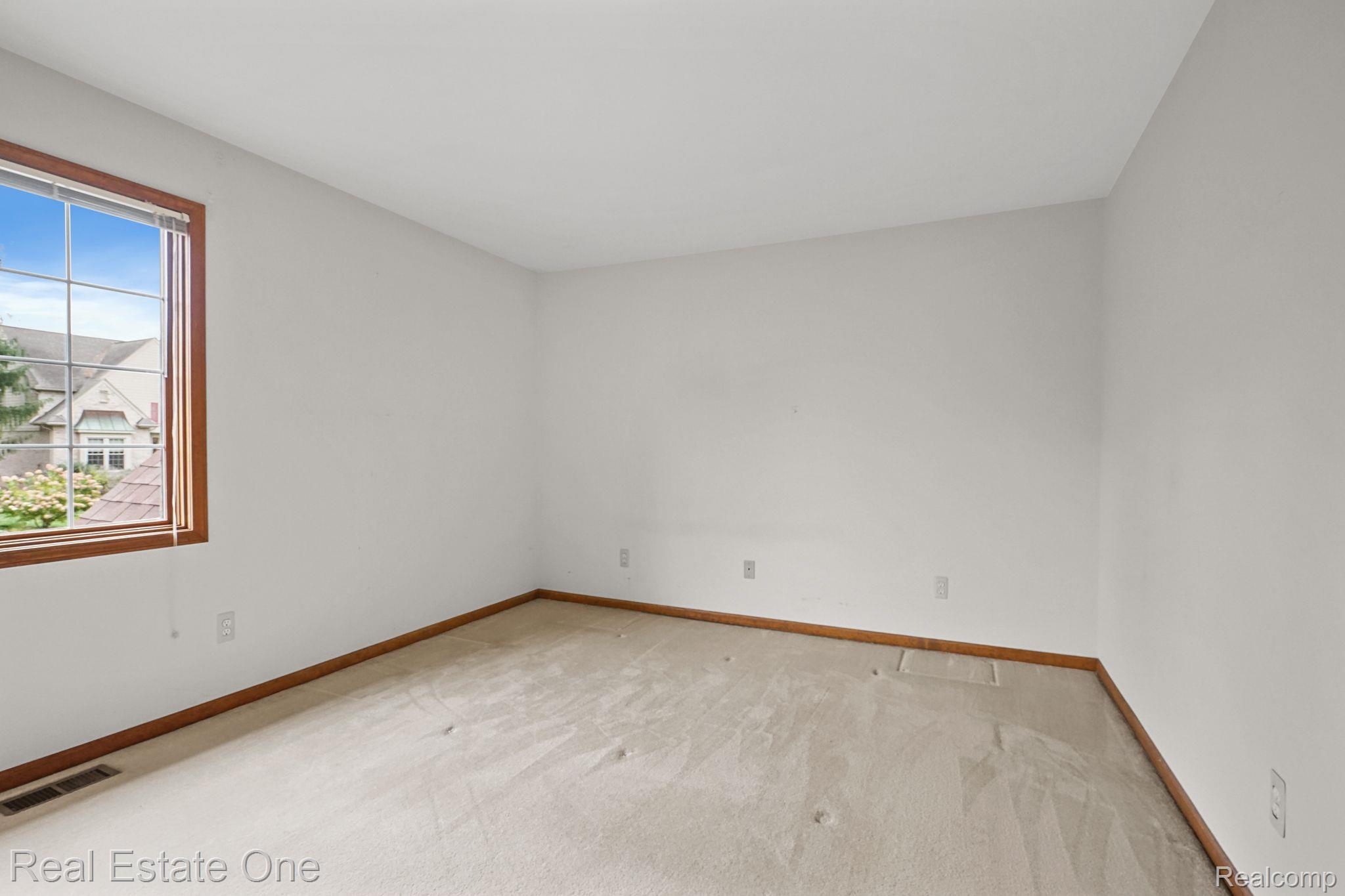 6021 BEACHWOOD Drive