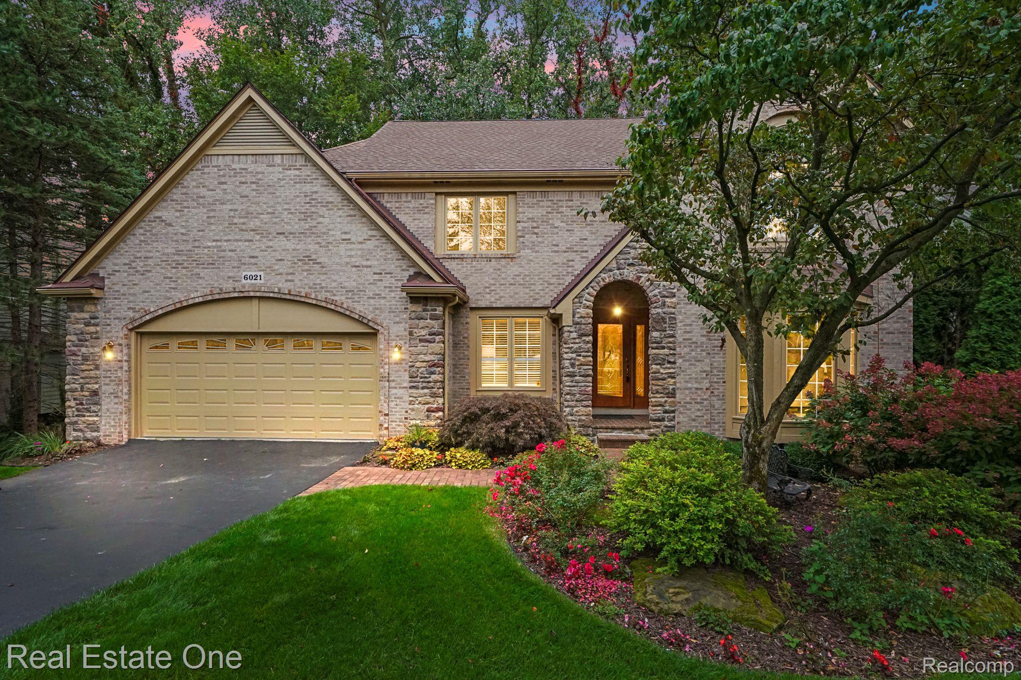 6021 BEACHWOOD Drive