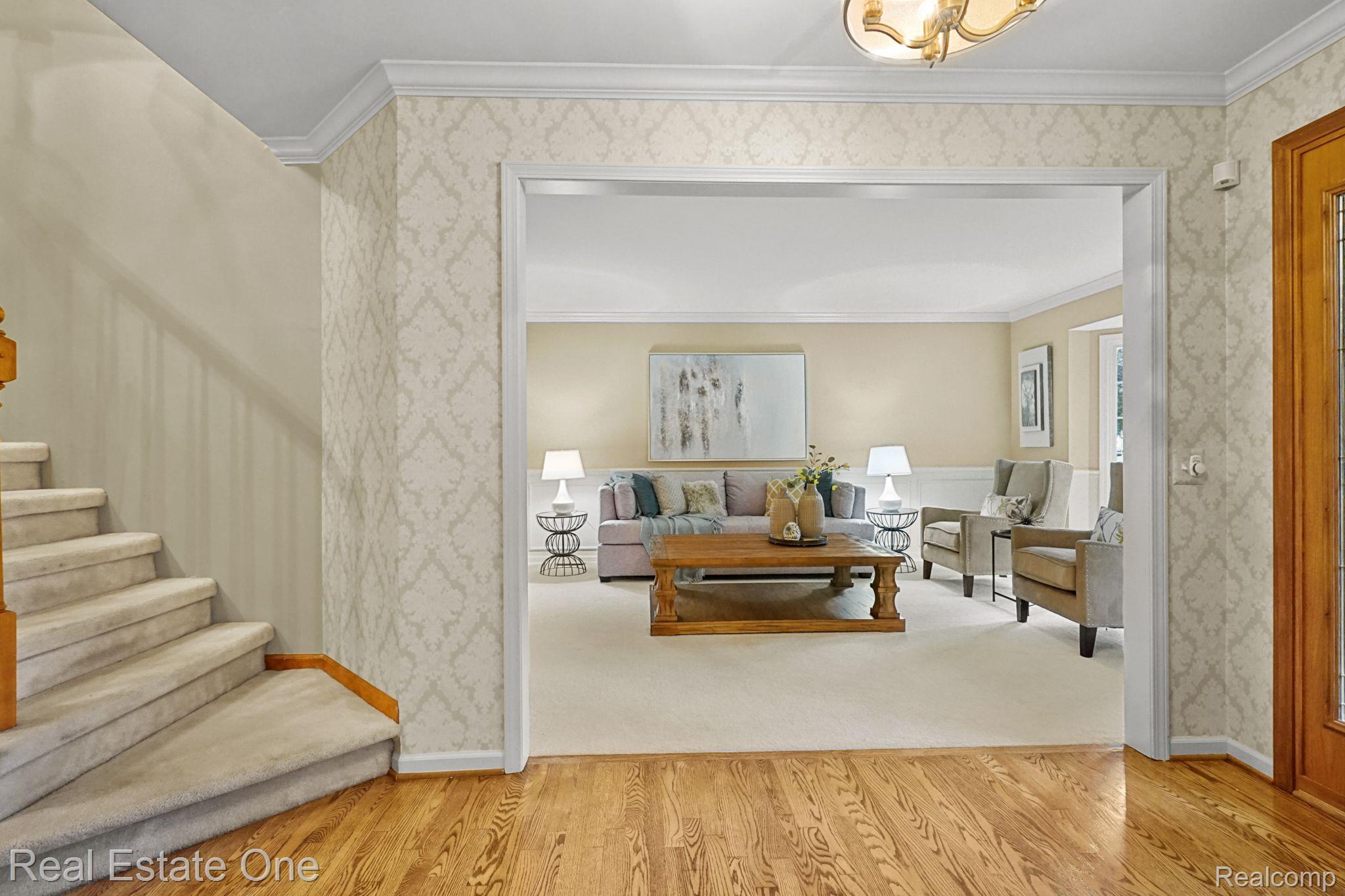 6021 BEACHWOOD Drive