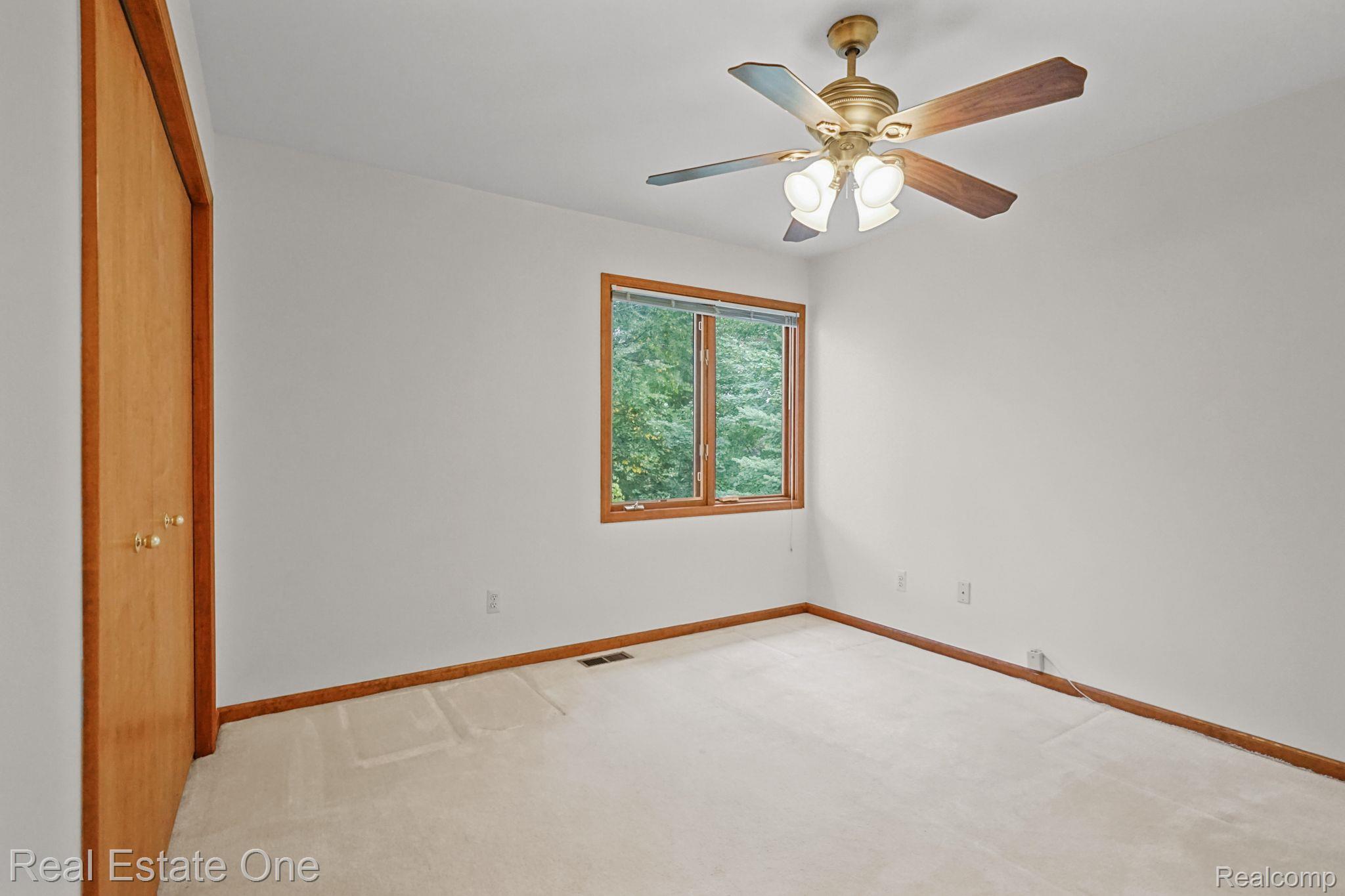 6021 BEACHWOOD Drive