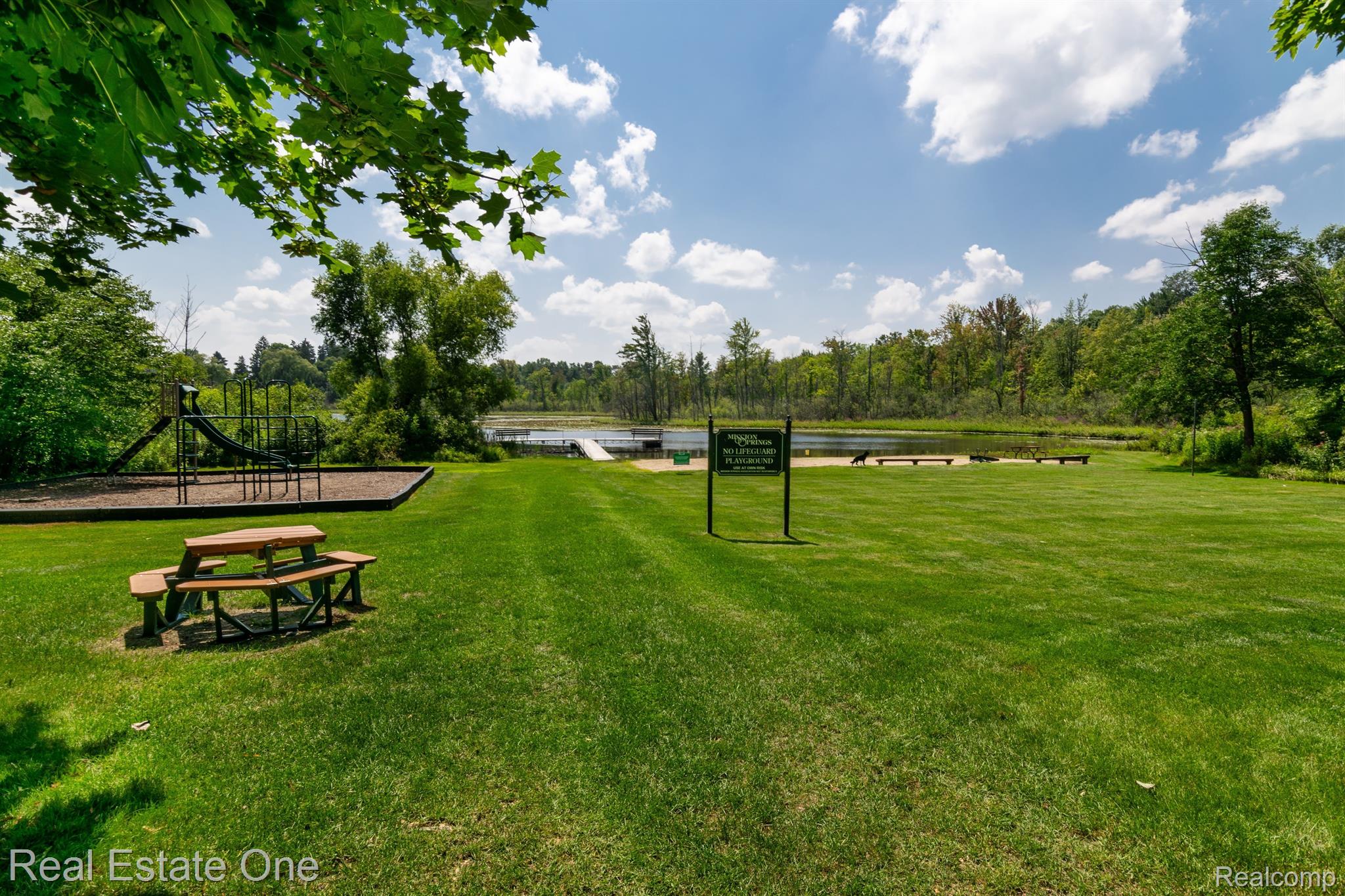 6021 BEACHWOOD Drive