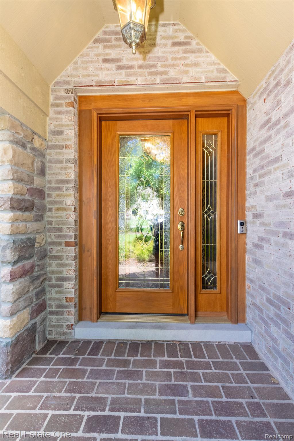 6021 BEACHWOOD Drive