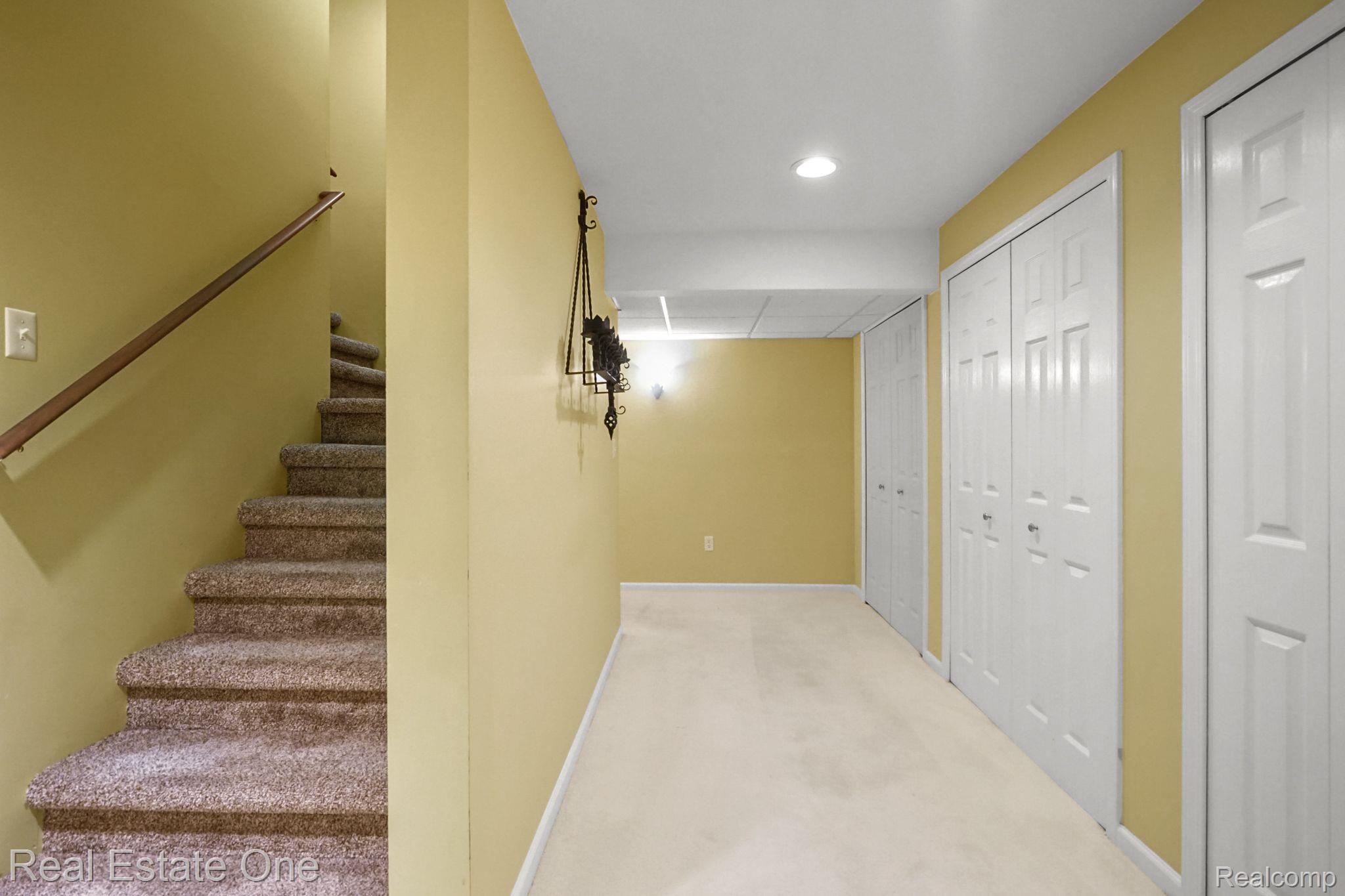 6021 BEACHWOOD Drive