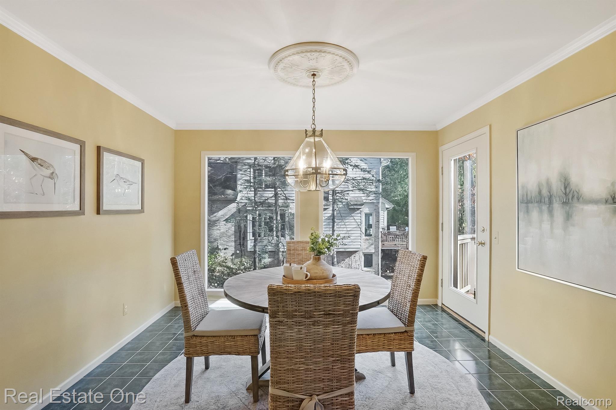 6021 BEACHWOOD Drive