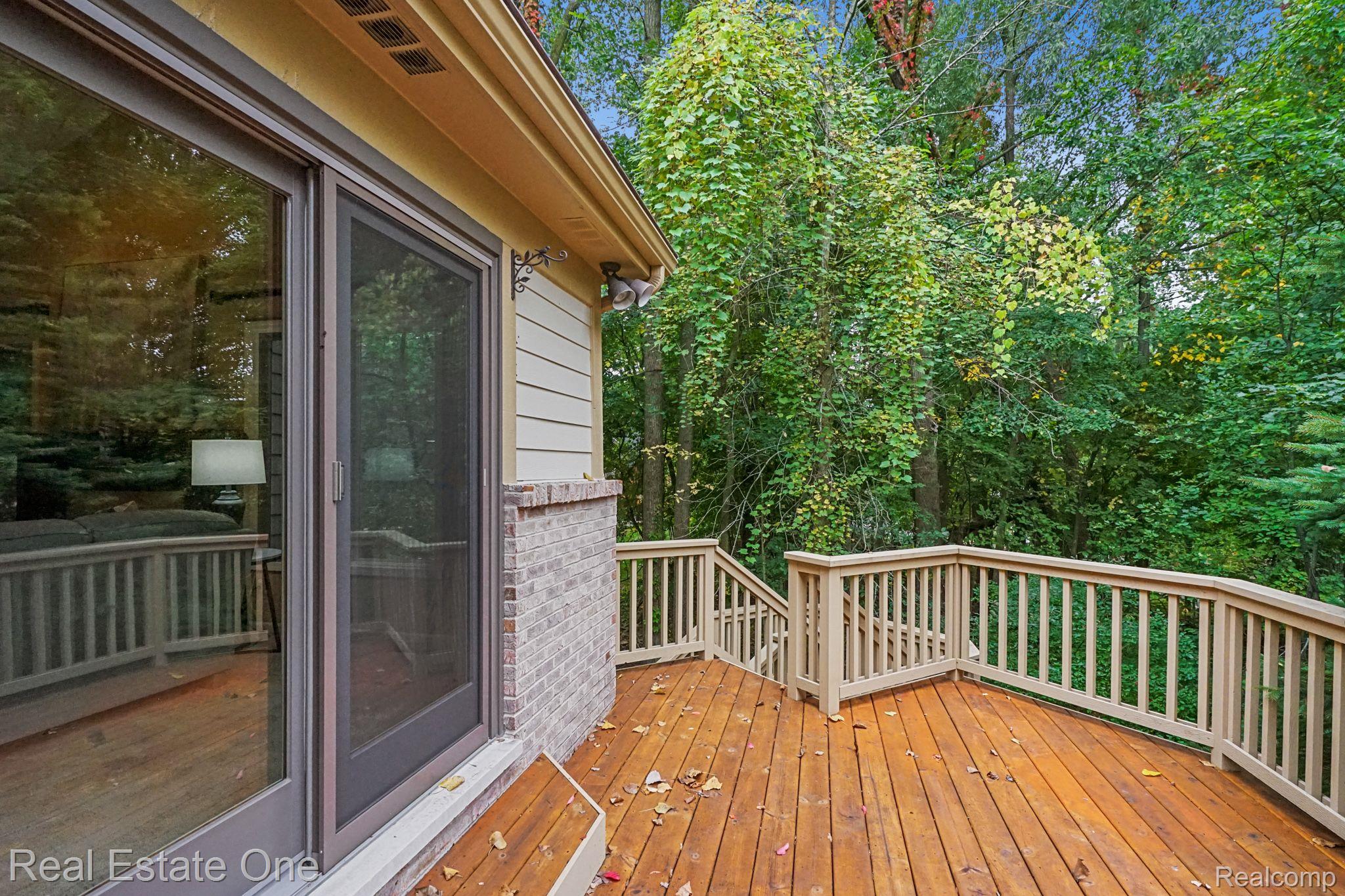 6021 BEACHWOOD Drive