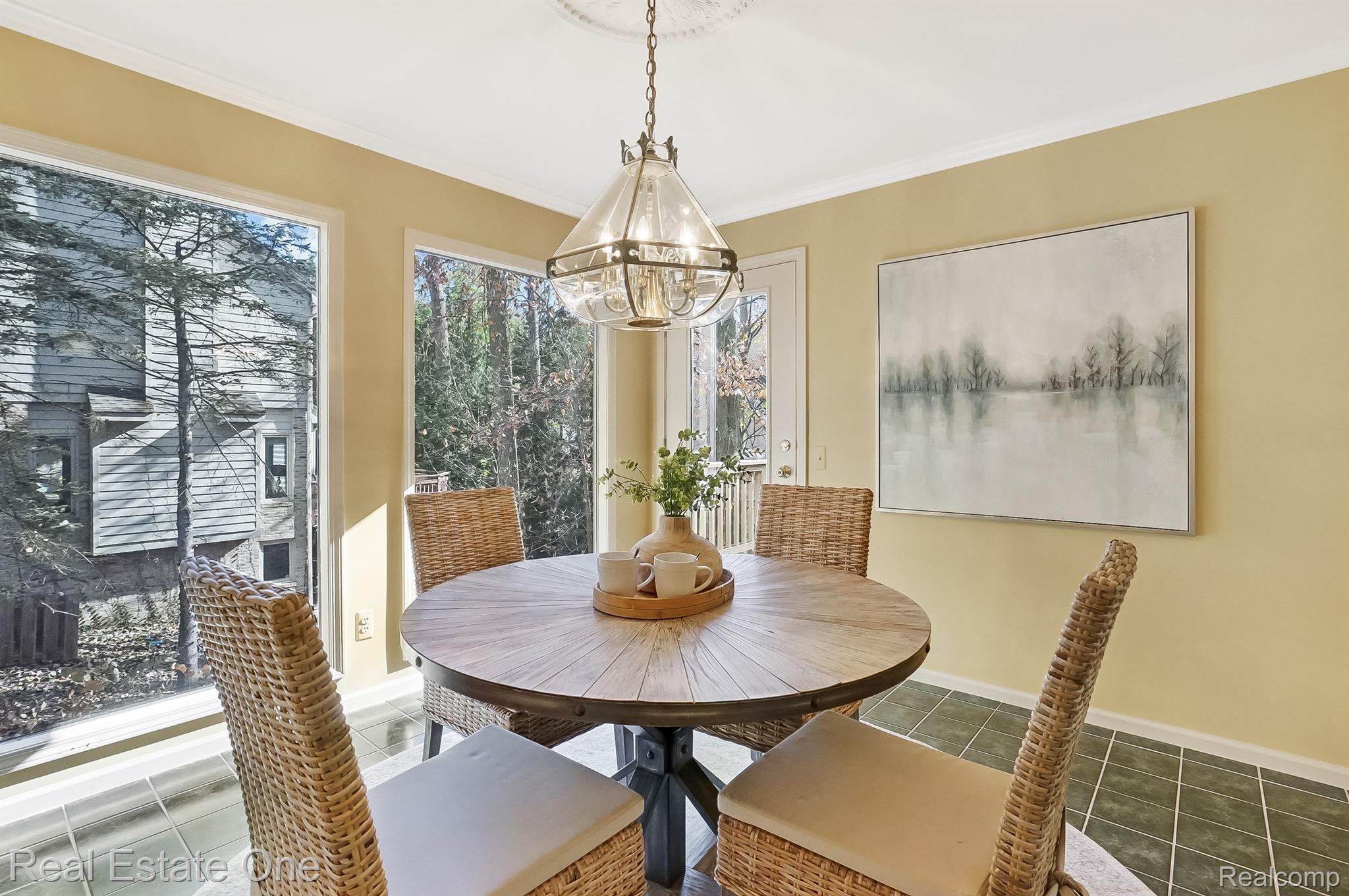 6021 BEACHWOOD Drive