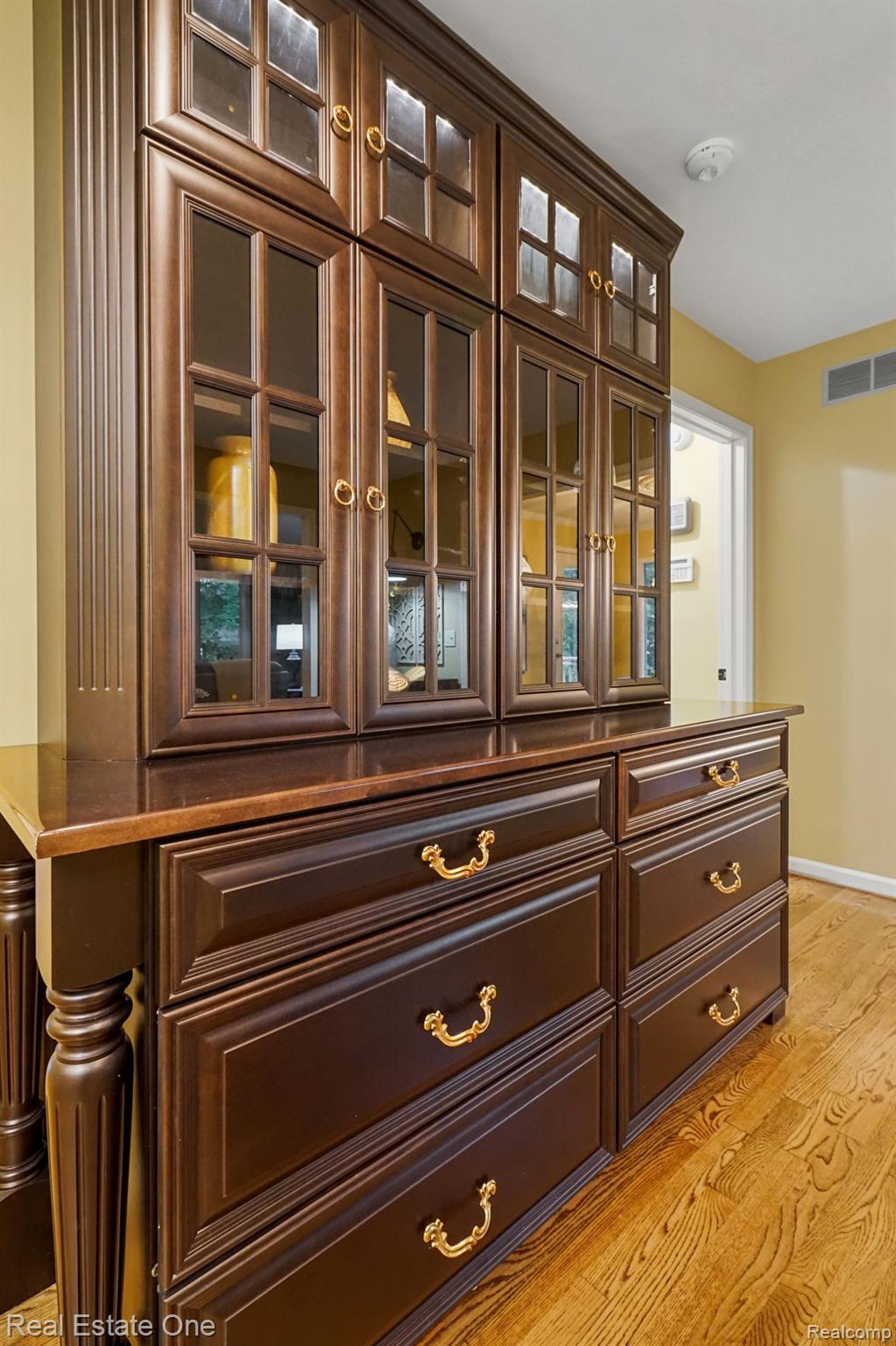 6021 BEACHWOOD Drive