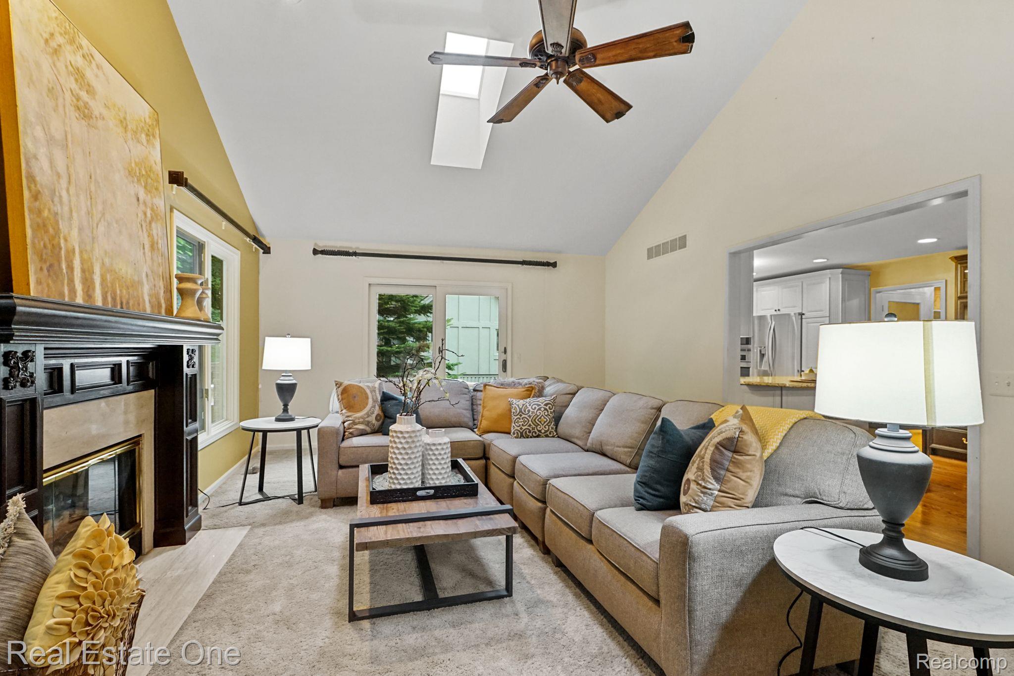 6021 BEACHWOOD Drive