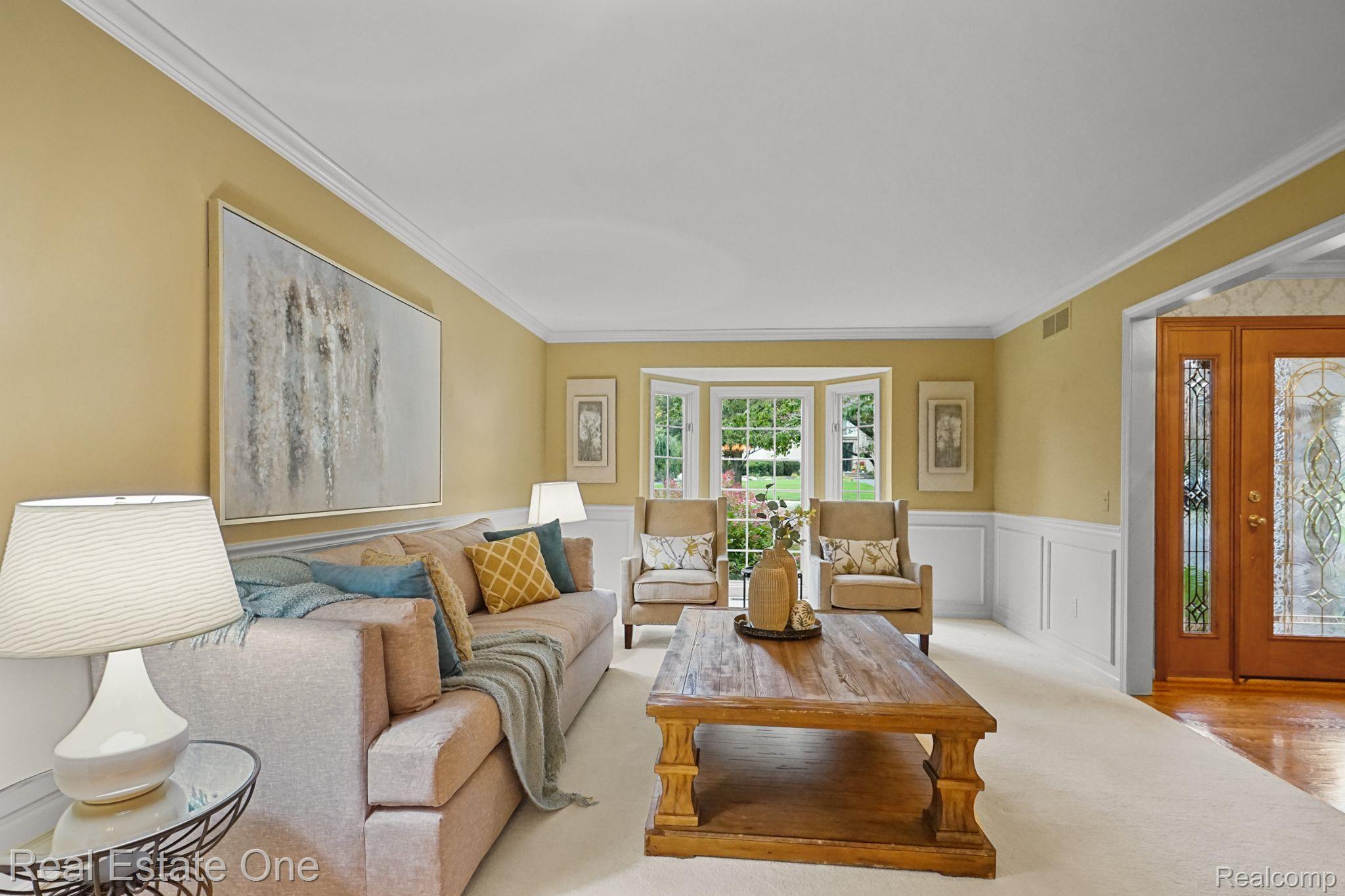 6021 BEACHWOOD Drive