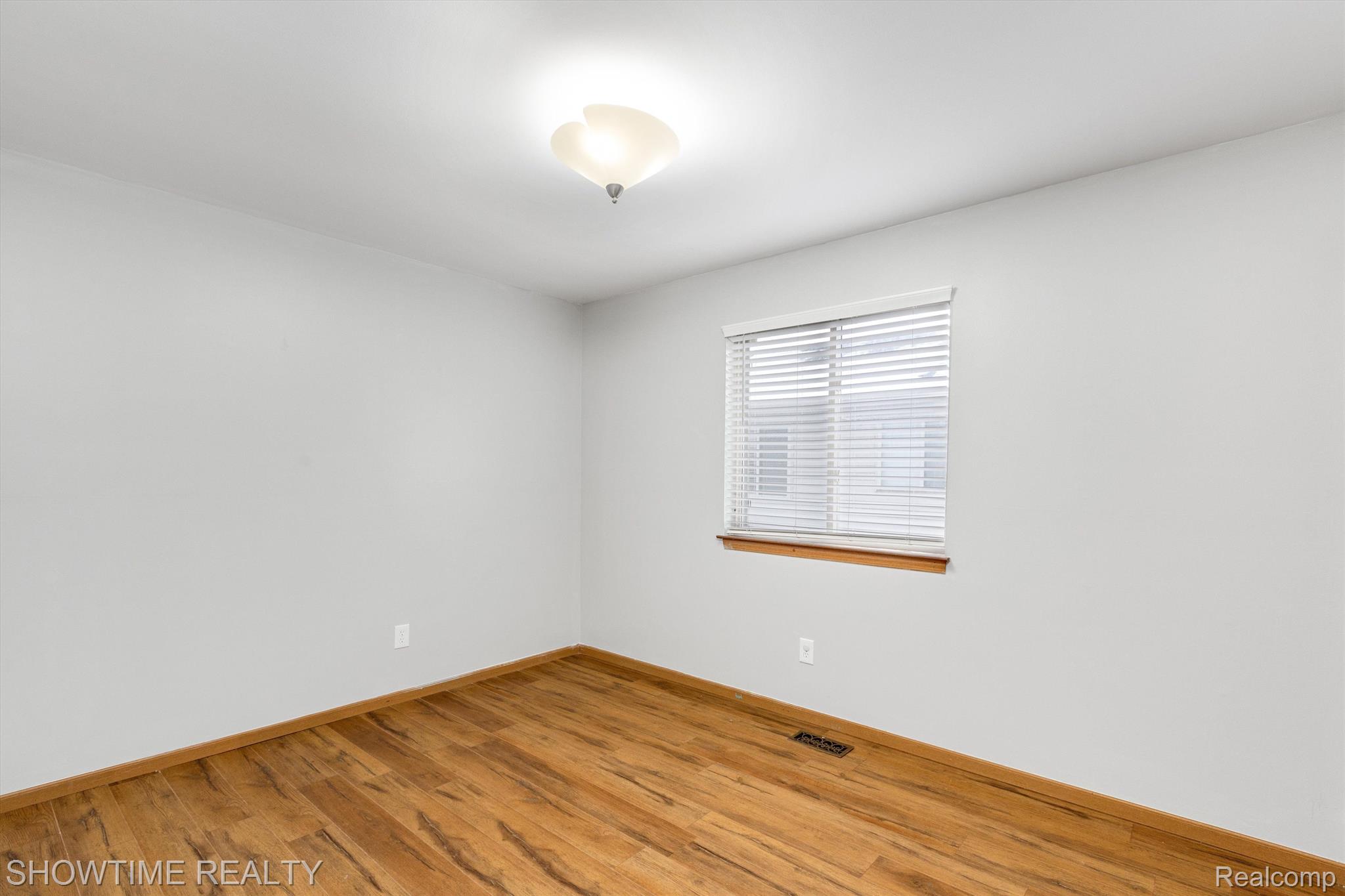 28599 WAUKETA Avenue