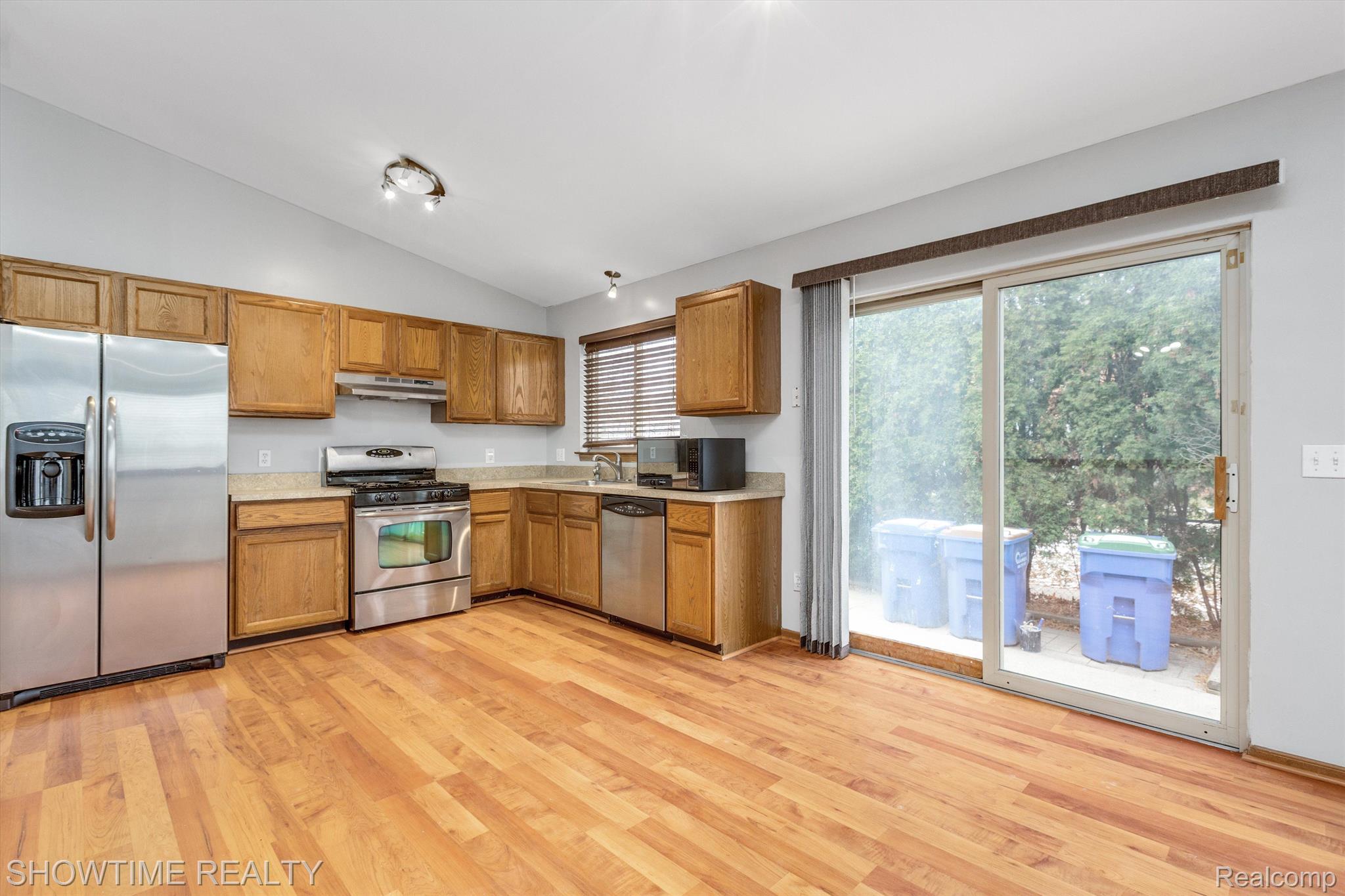 28599 WAUKETA Avenue