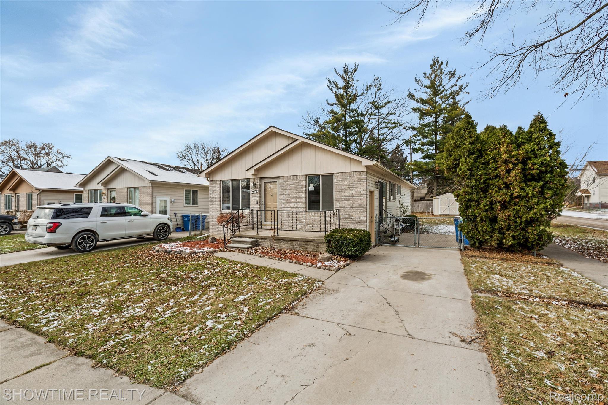 28599 WAUKETA Avenue