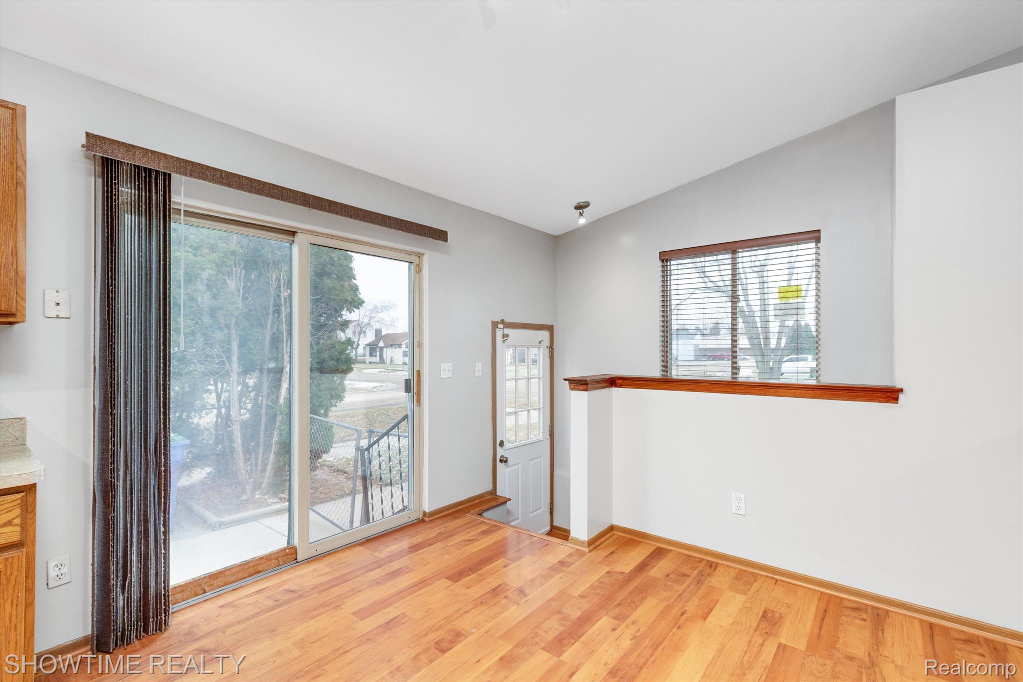 28599 WAUKETA Avenue