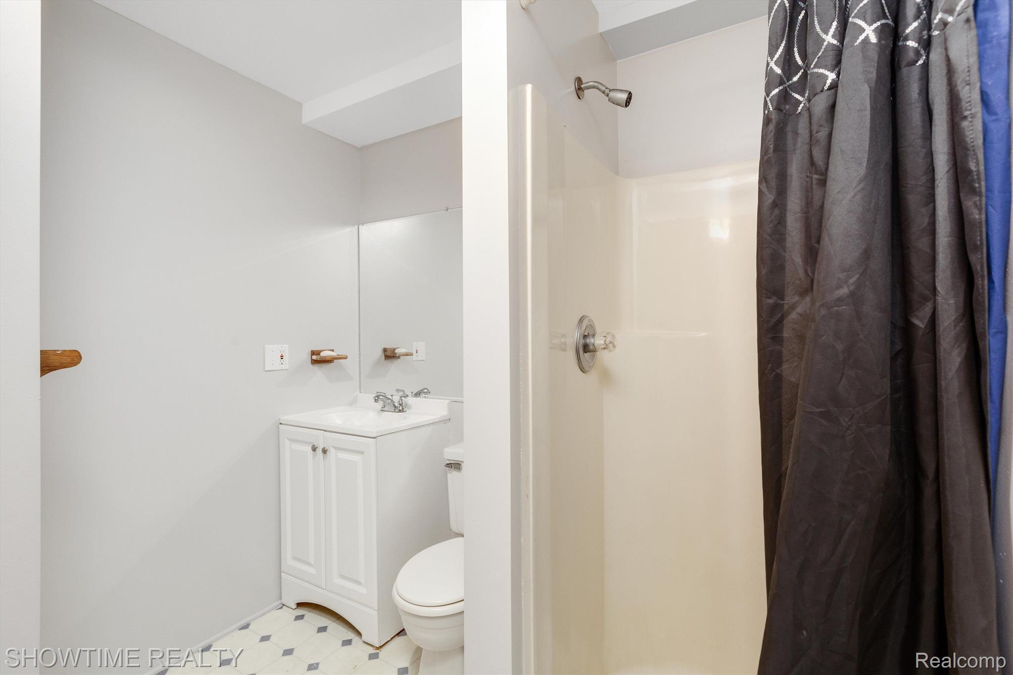 28599 WAUKETA Avenue