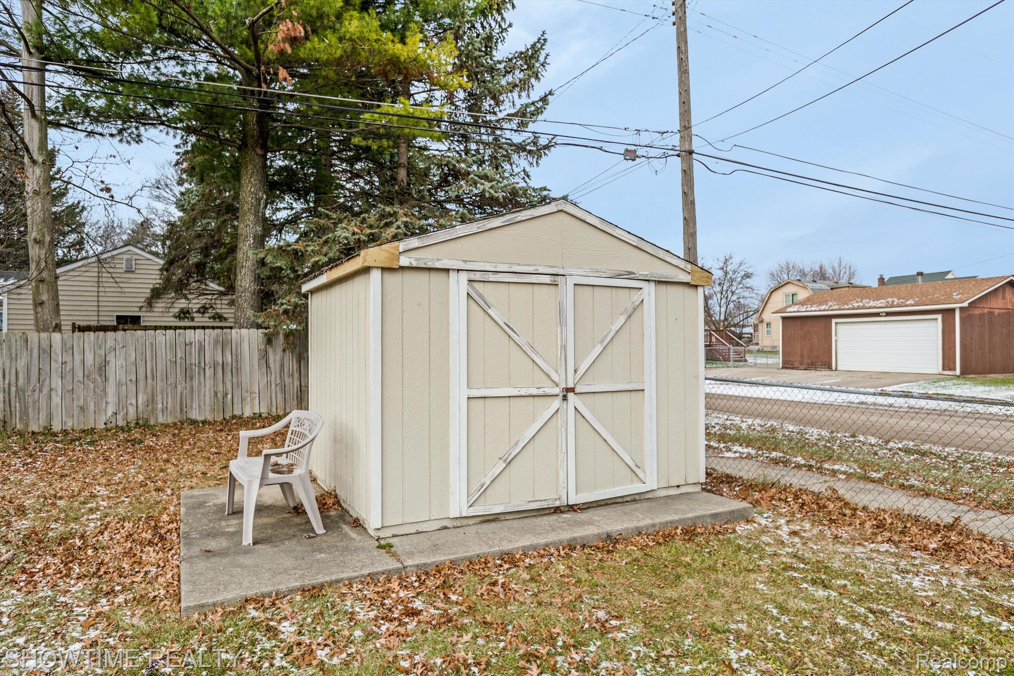 28599 WAUKETA Avenue