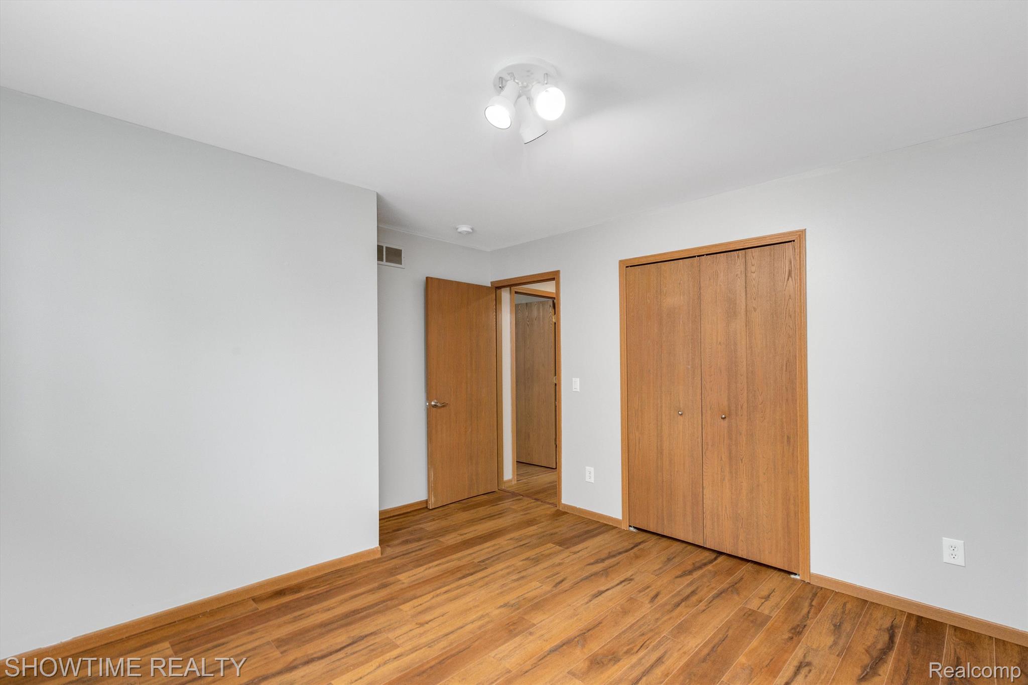 28599 WAUKETA Avenue