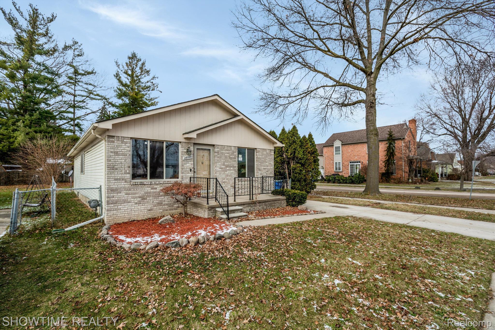 28599 WAUKETA Avenue