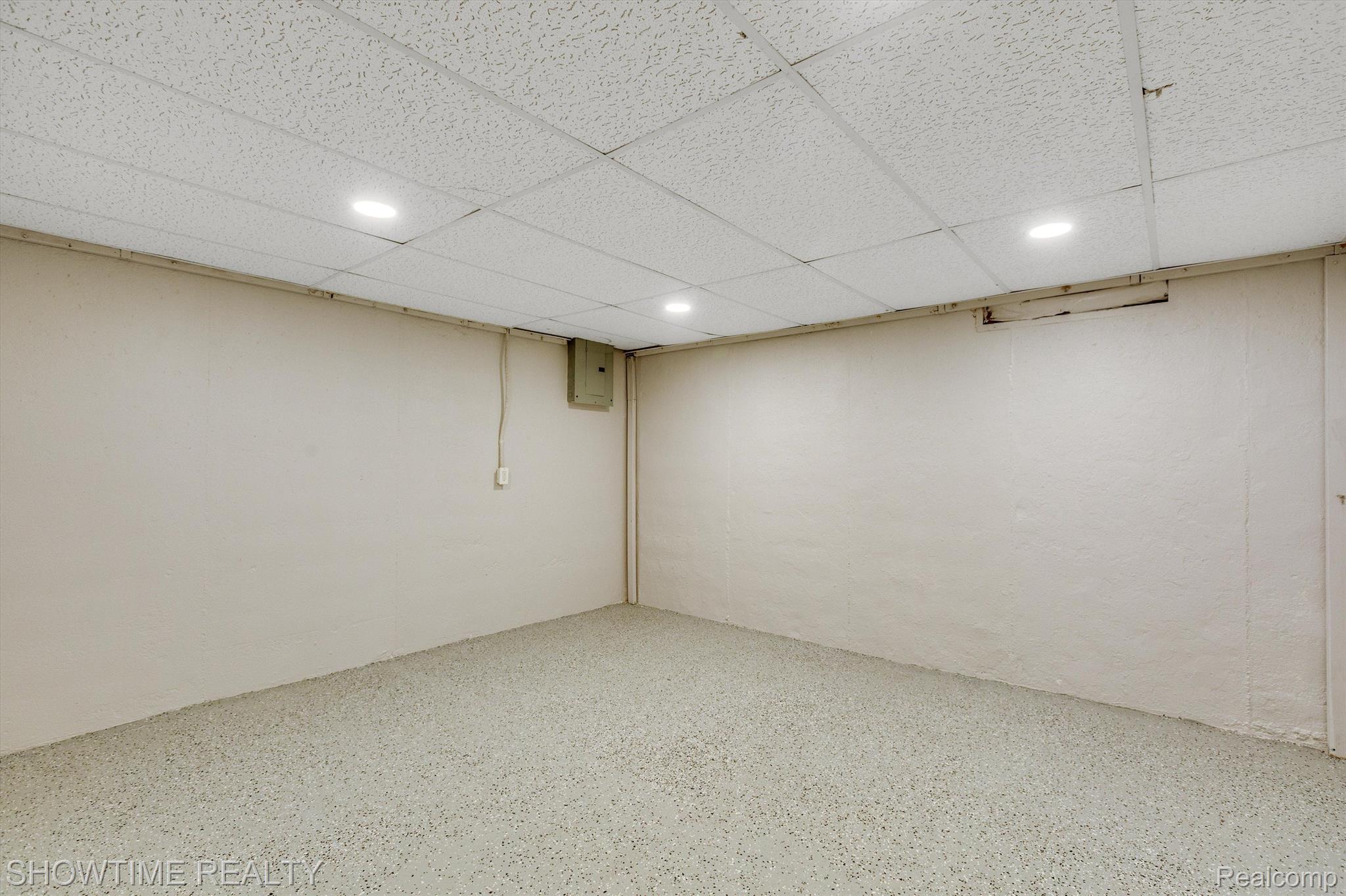 28599 WAUKETA Avenue