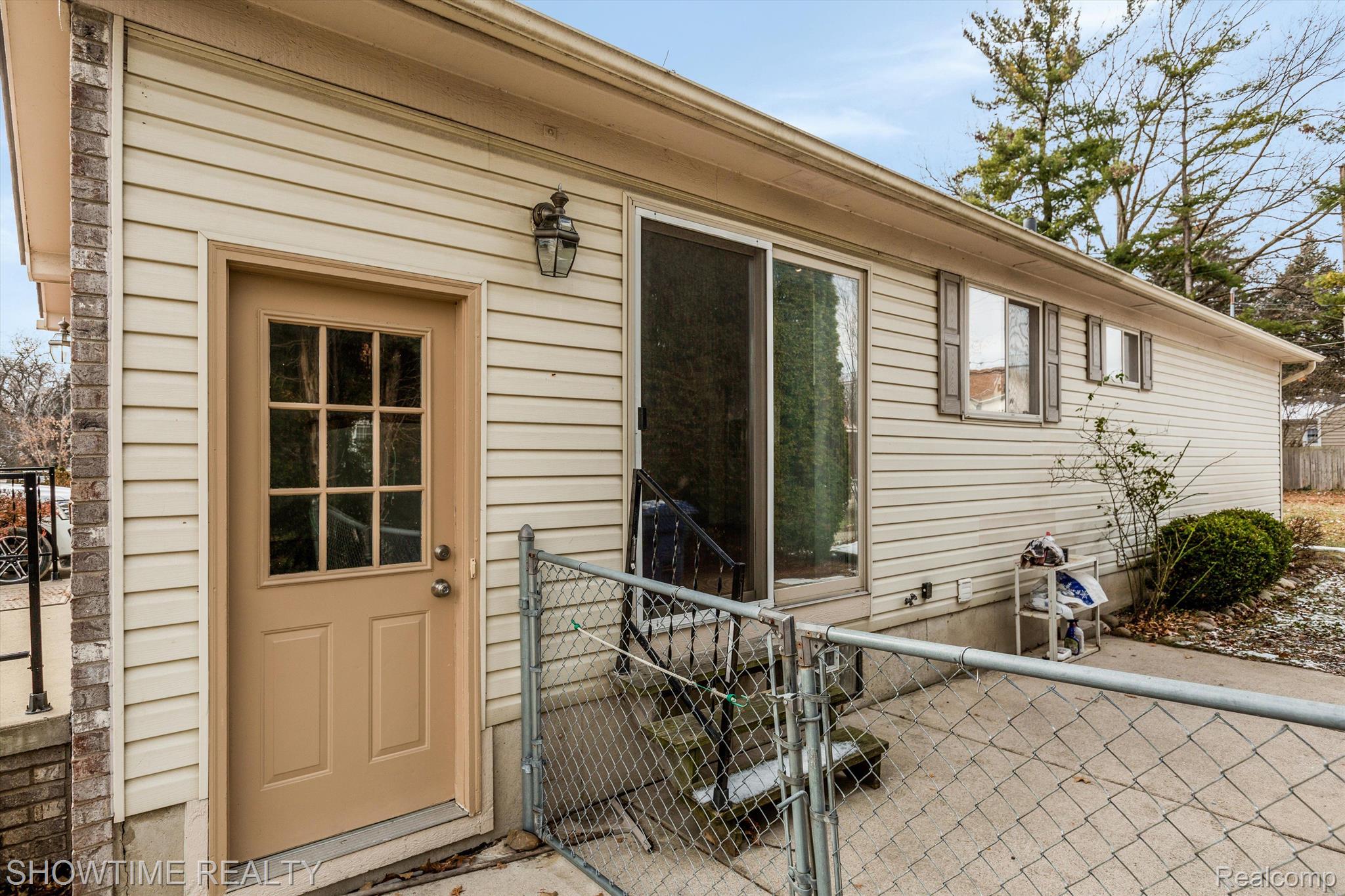 28599 WAUKETA Avenue