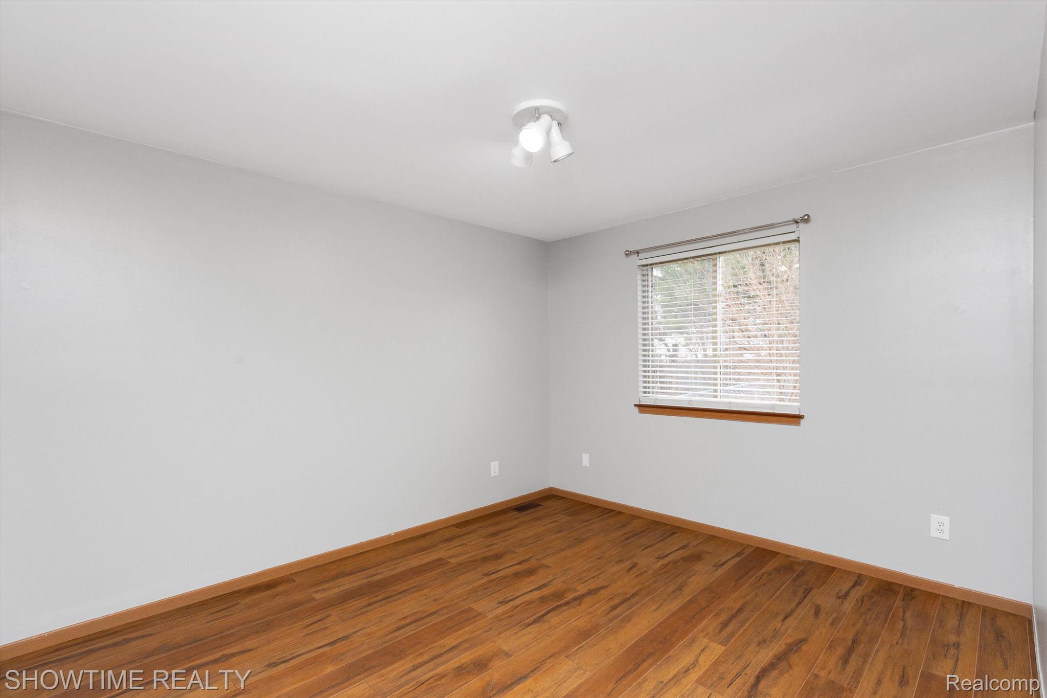 28599 WAUKETA Avenue