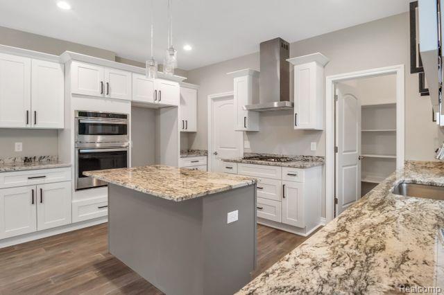 2986 Hessel Ave Drive