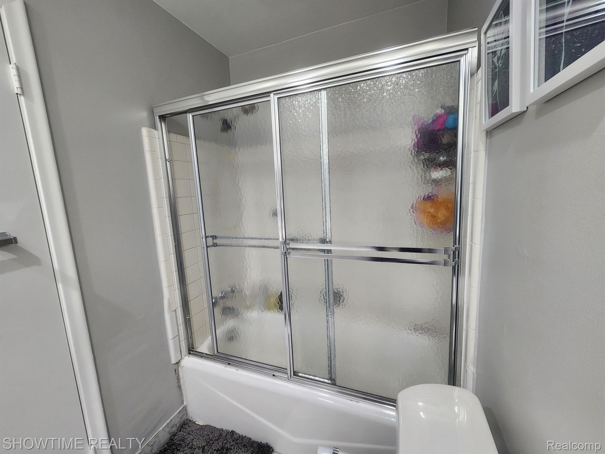 39423 VAN DYKE Avenue 16