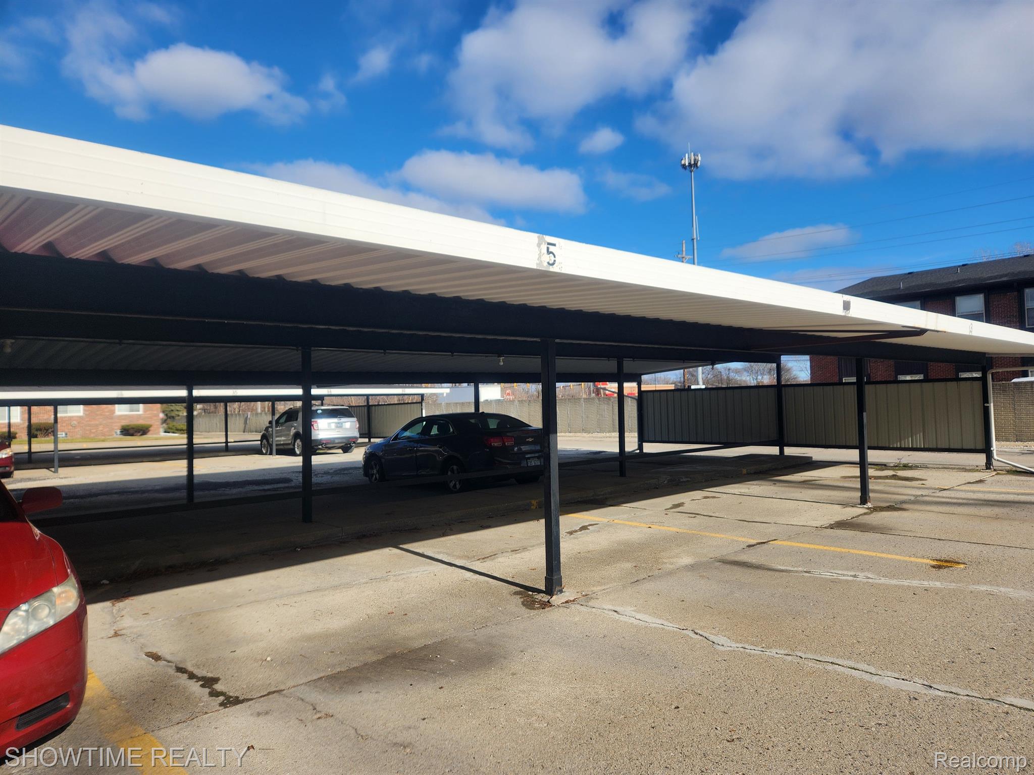 39423 VAN DYKE Avenue 16