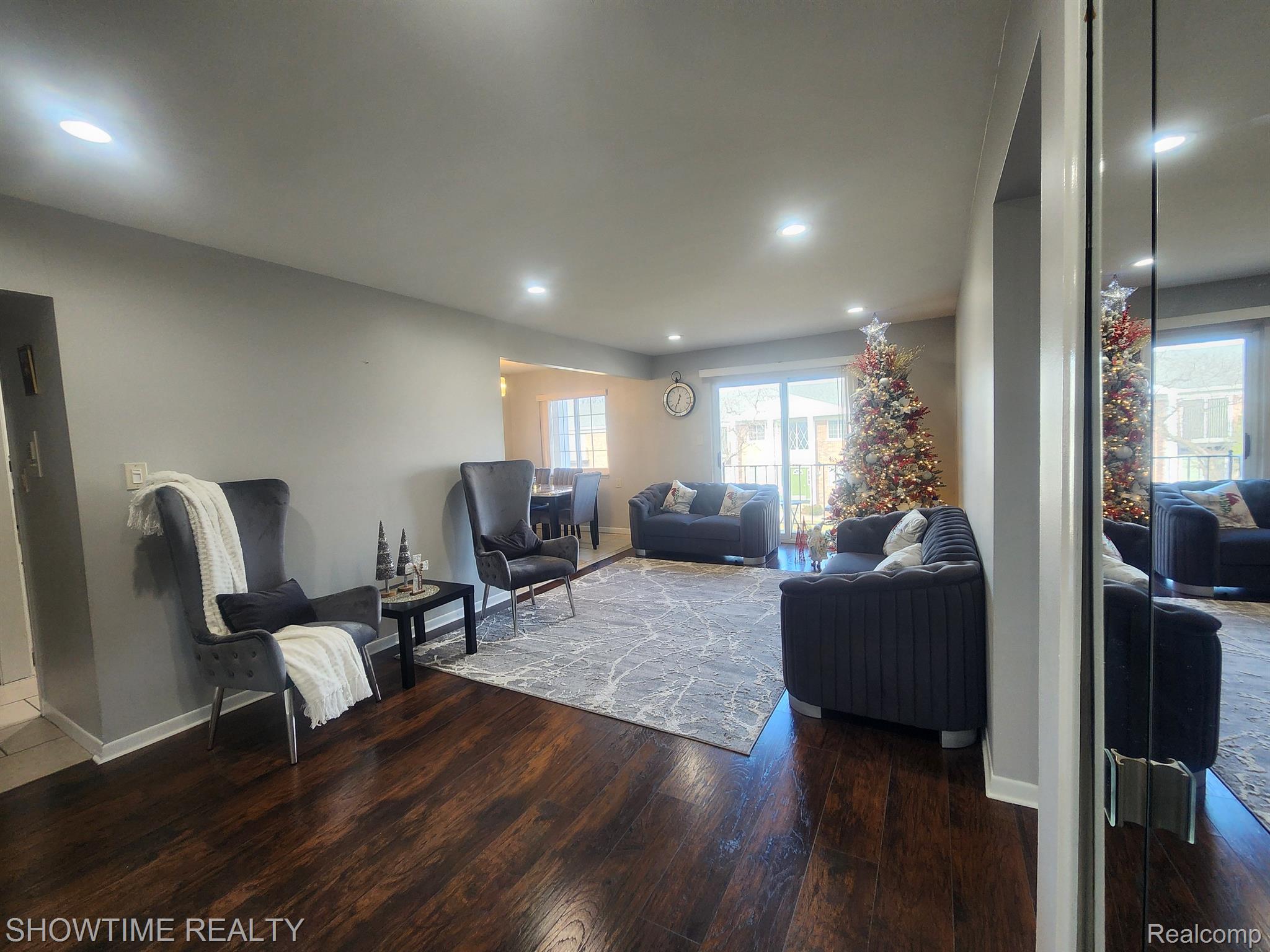 39423 VAN DYKE Avenue 16