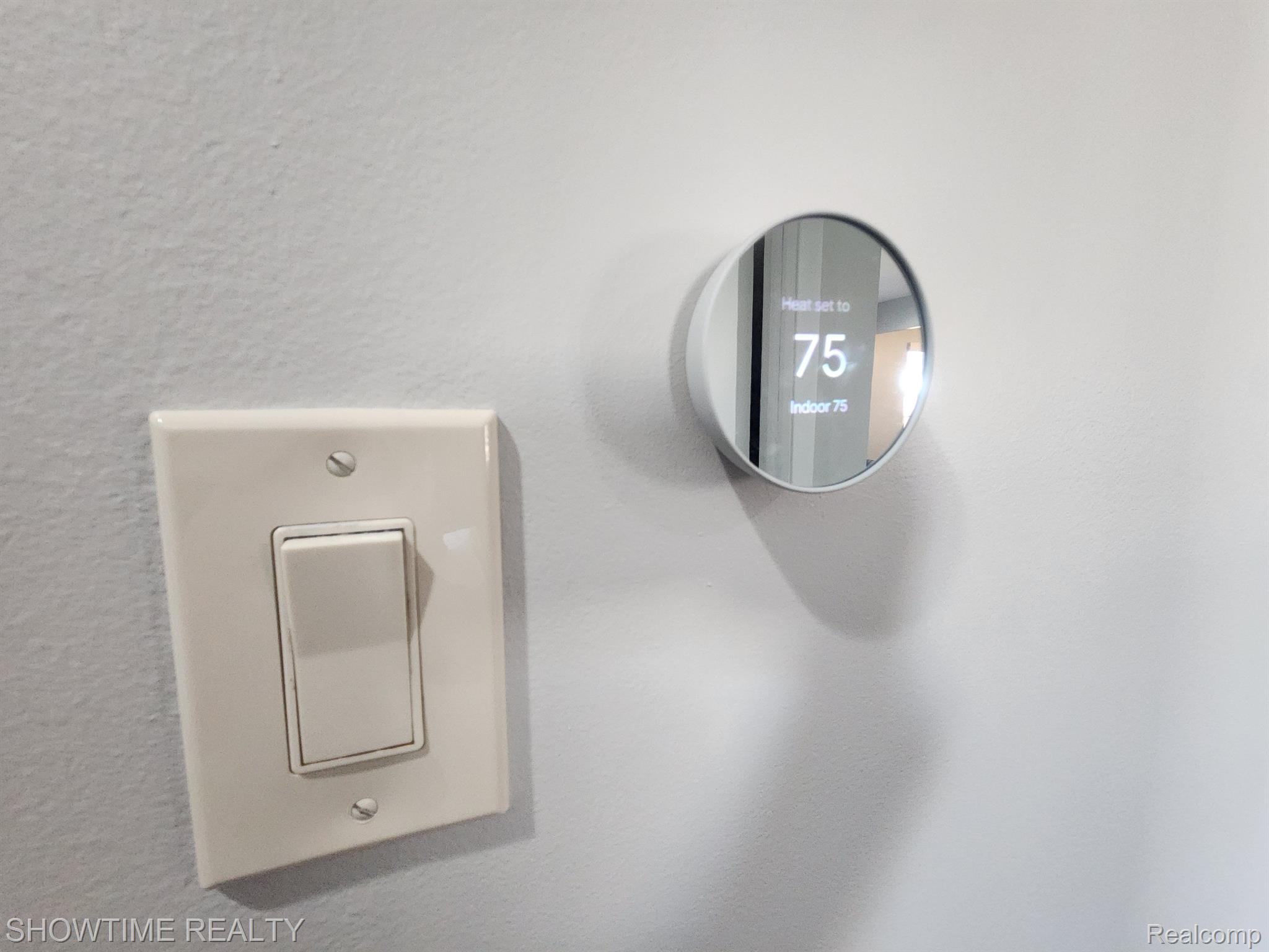 39423 VAN DYKE Avenue 16