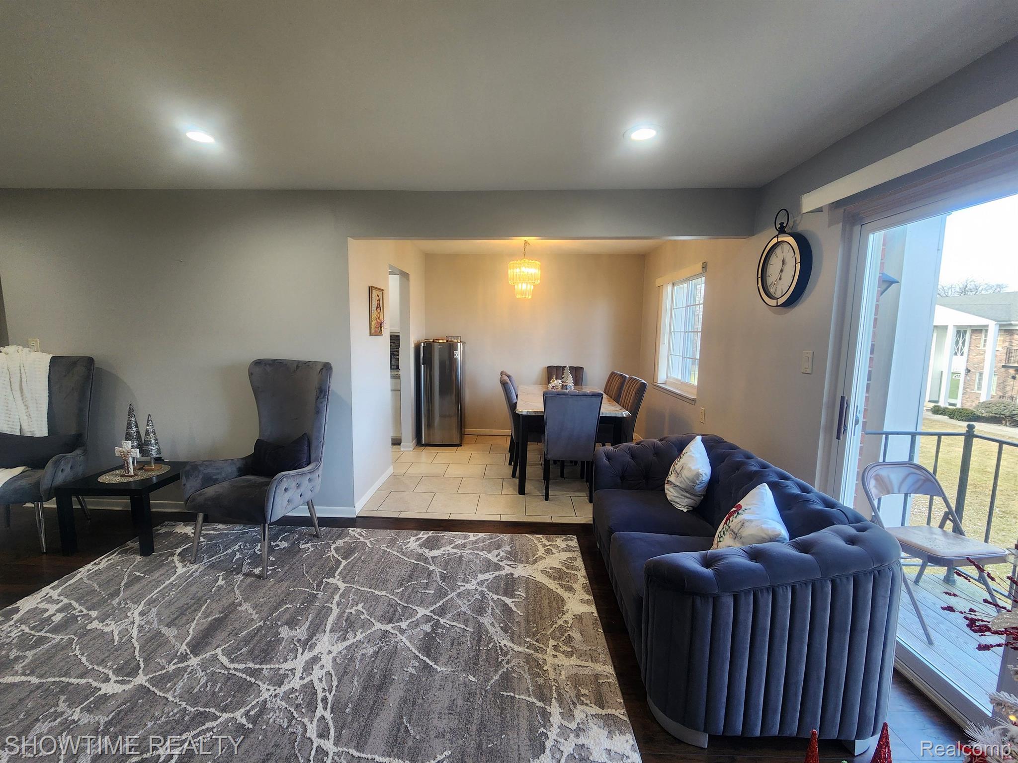 39423 VAN DYKE Avenue 16