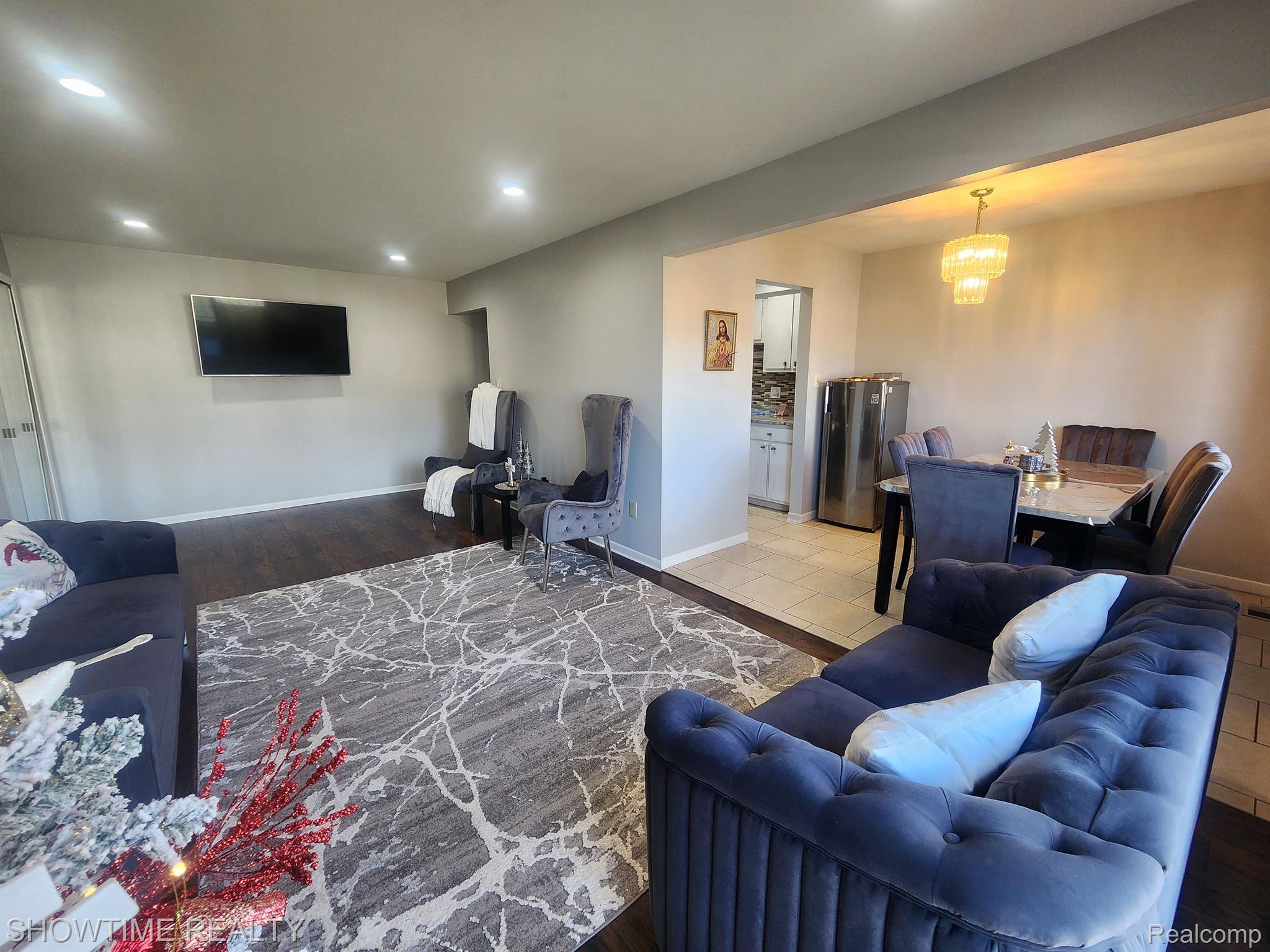 39423 VAN DYKE Avenue 16