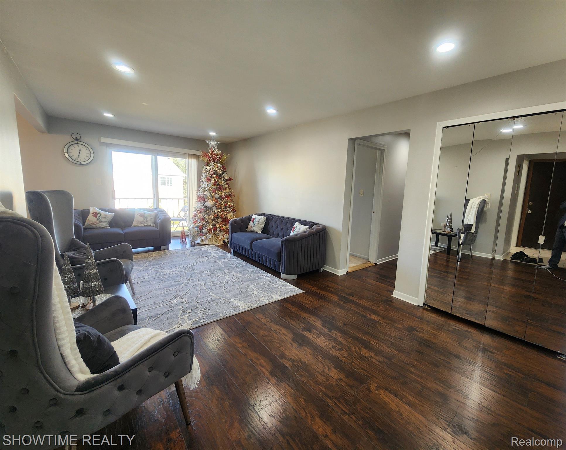 39423 VAN DYKE Avenue 16