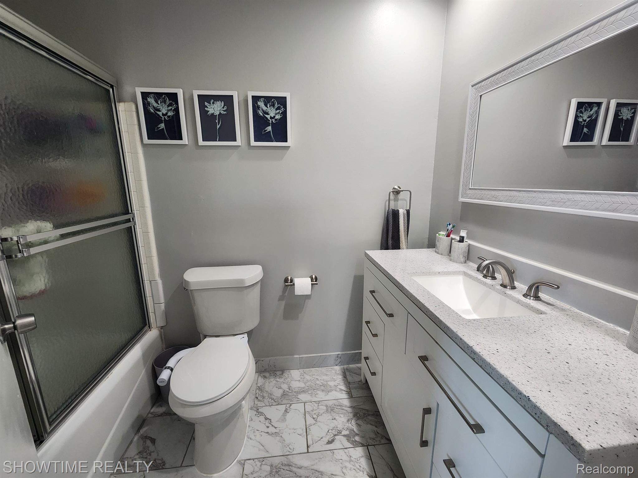 39423 VAN DYKE Avenue 16