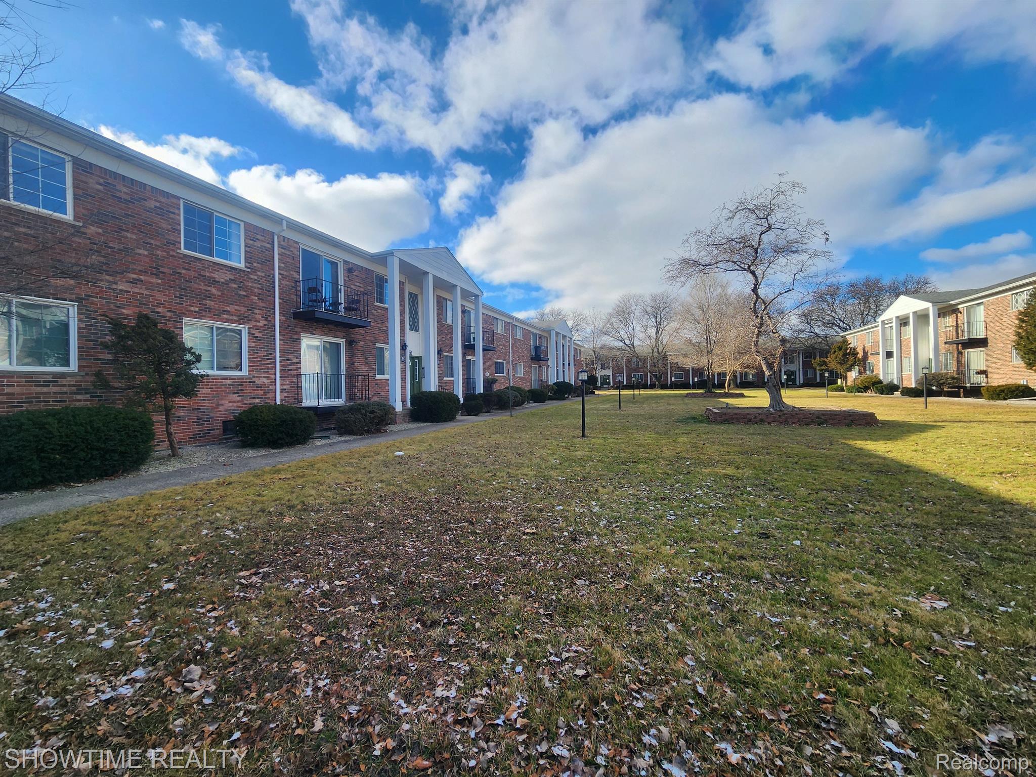 39423 VAN DYKE Avenue 16