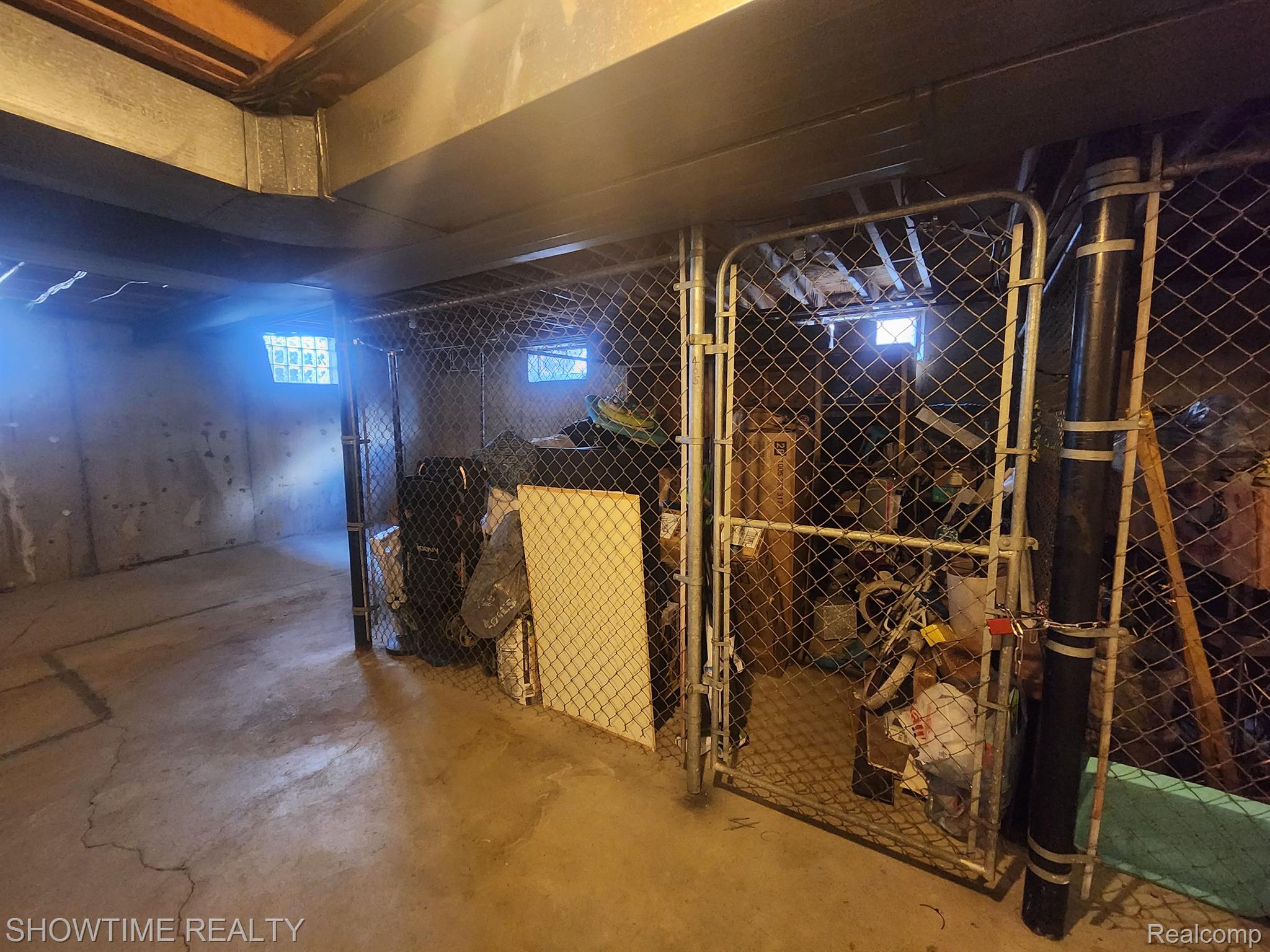 39423 VAN DYKE Avenue 16