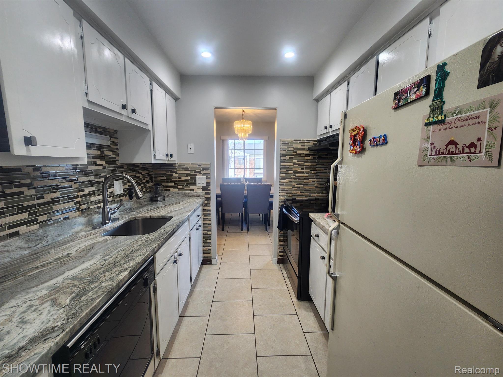 39423 VAN DYKE Avenue 16