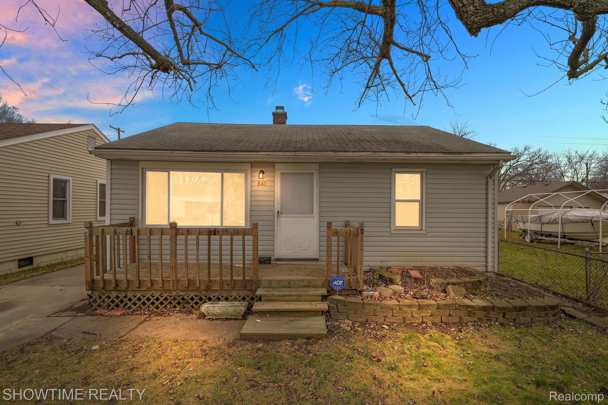 840 E BARRETT Avenue