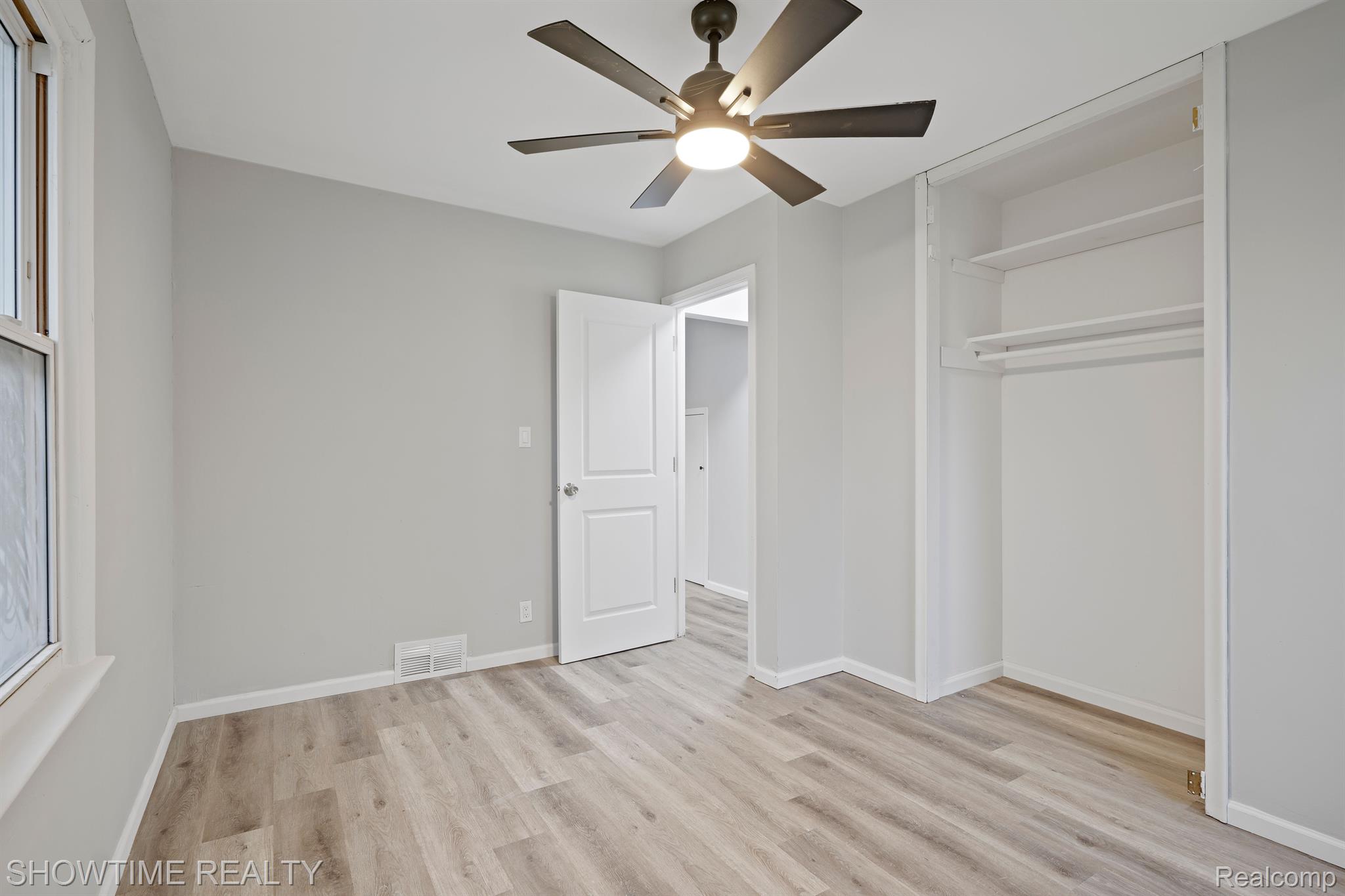 840 E BARRETT Avenue