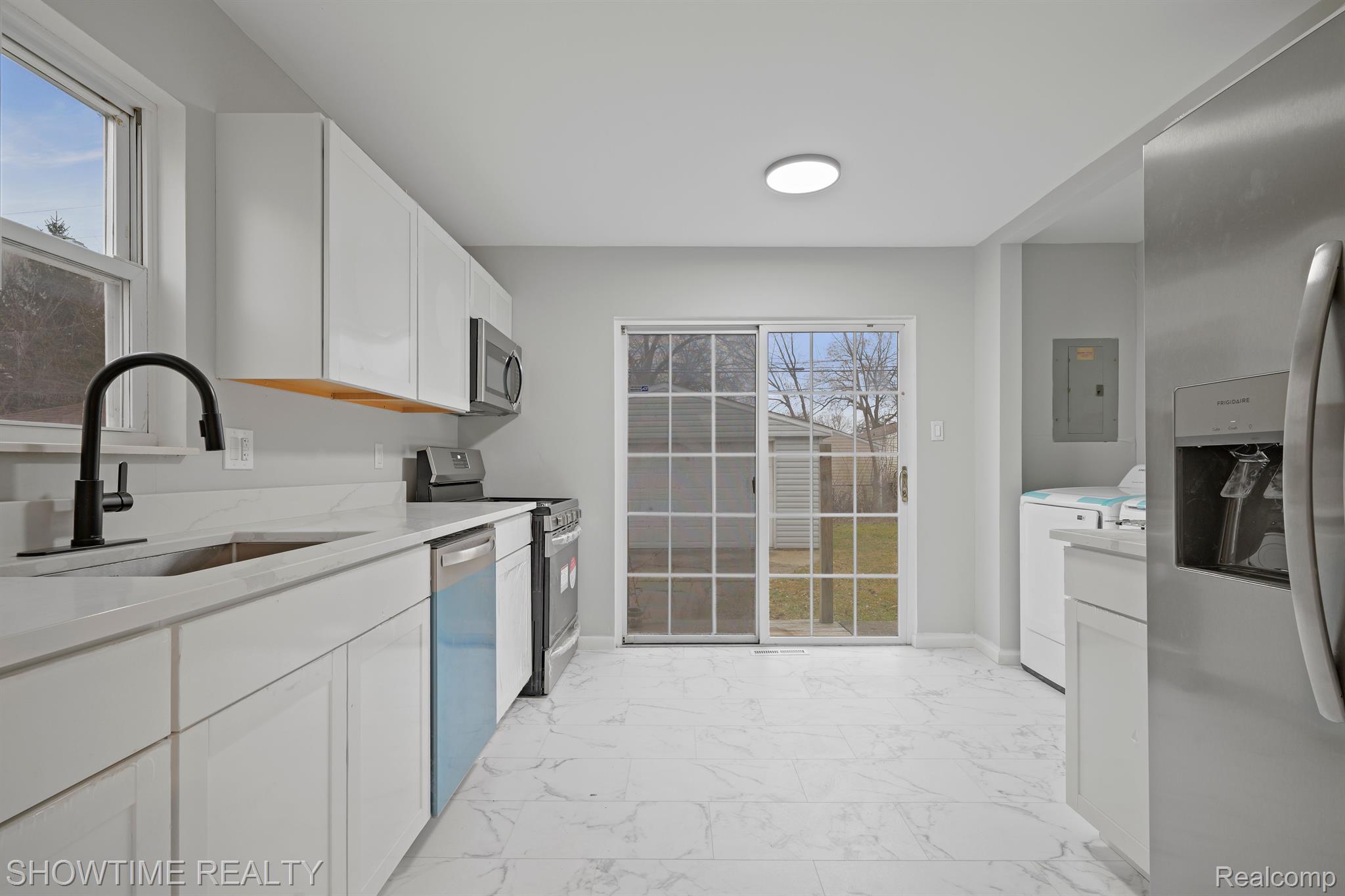 840 E BARRETT Avenue