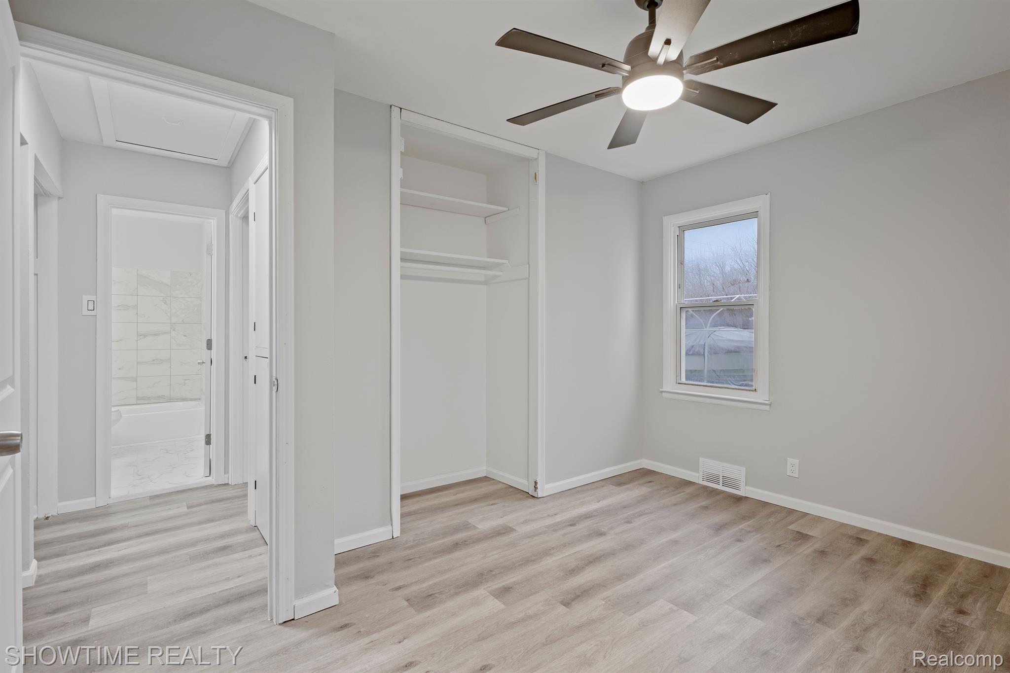 840 E BARRETT Avenue