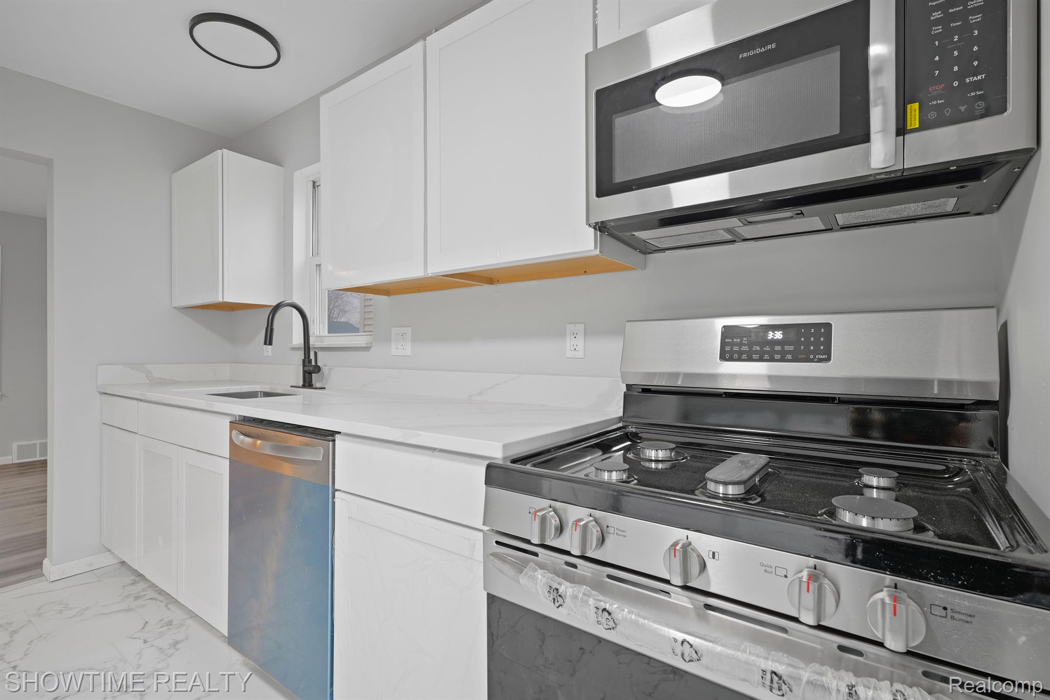 840 E BARRETT Avenue