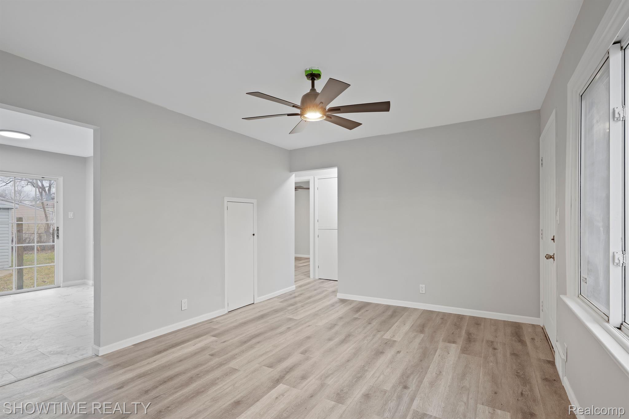 840 E BARRETT Avenue