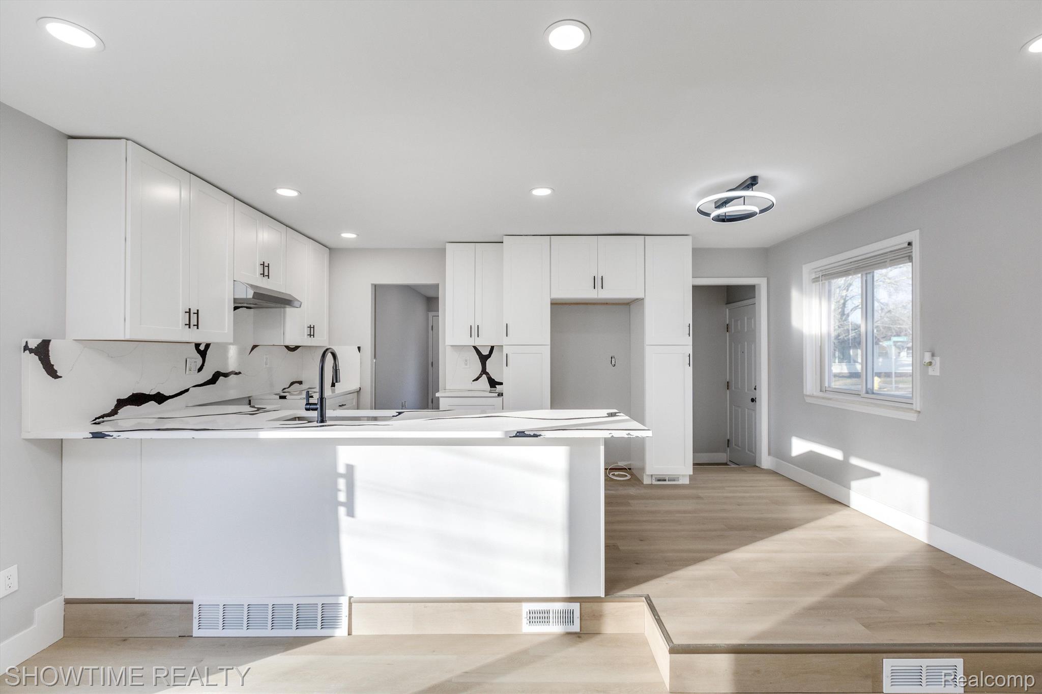 20256 WILLIAMSON Street