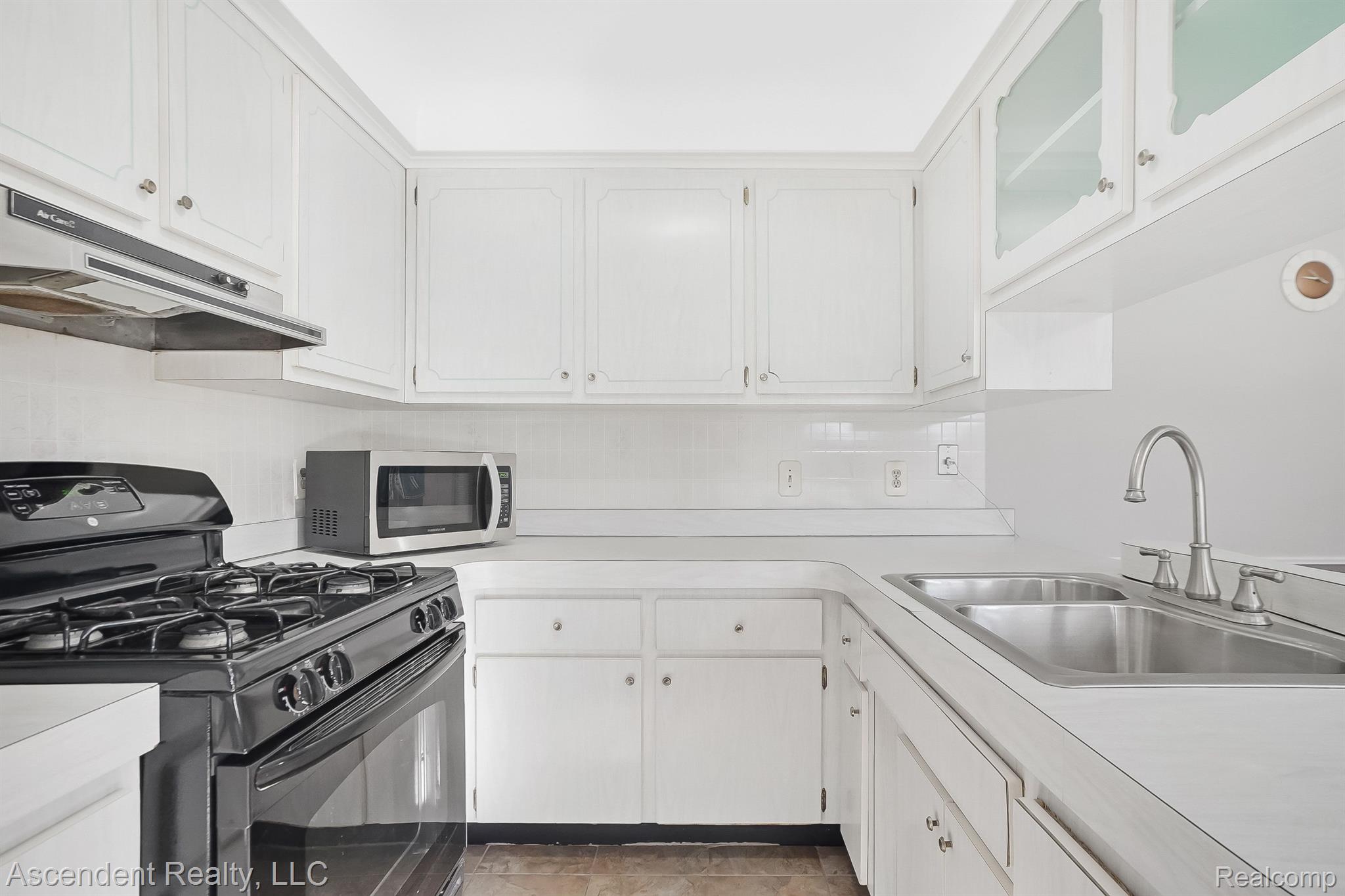 16 AVONWOOD Boulevard