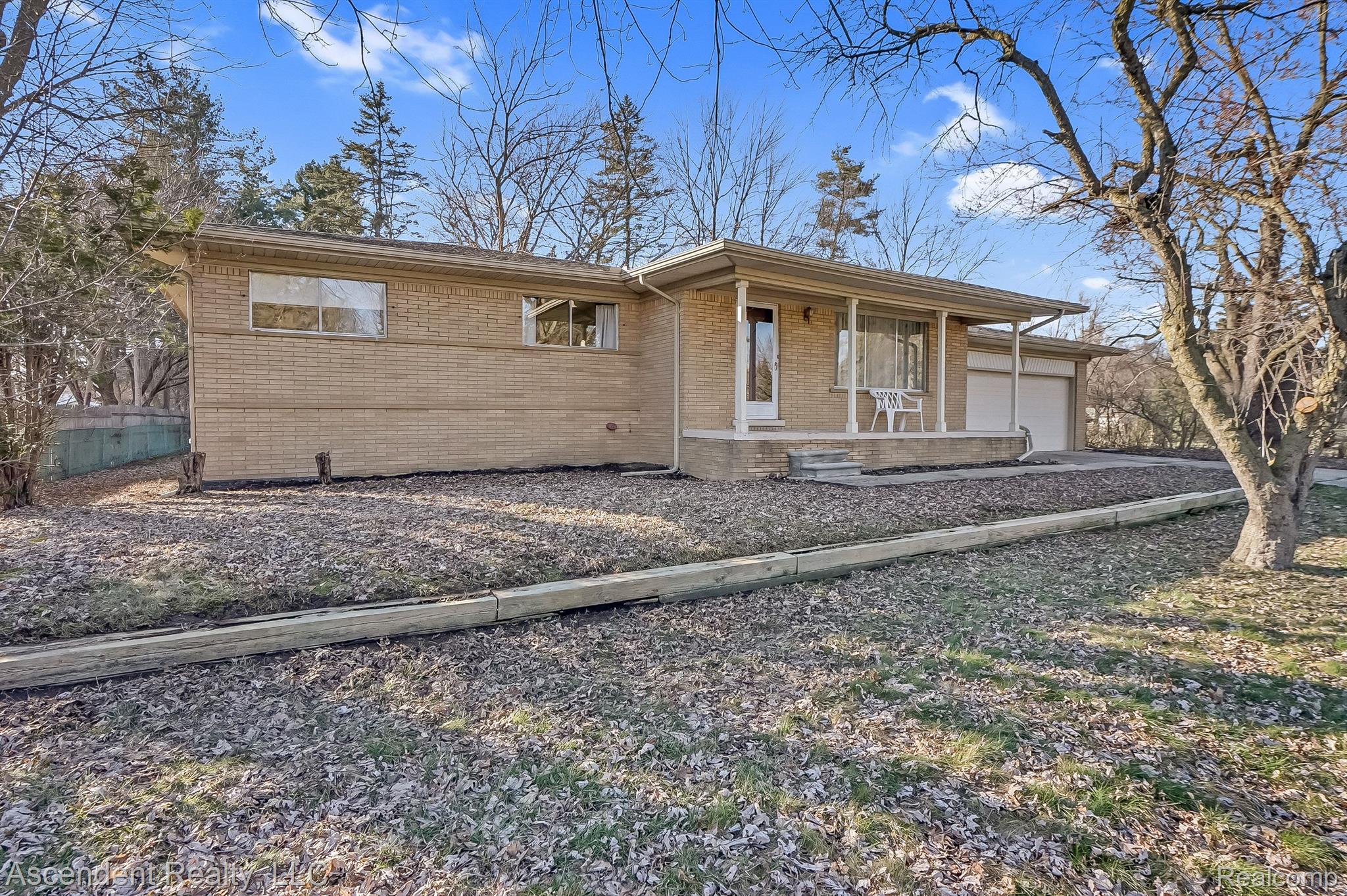 16 AVONWOOD Boulevard