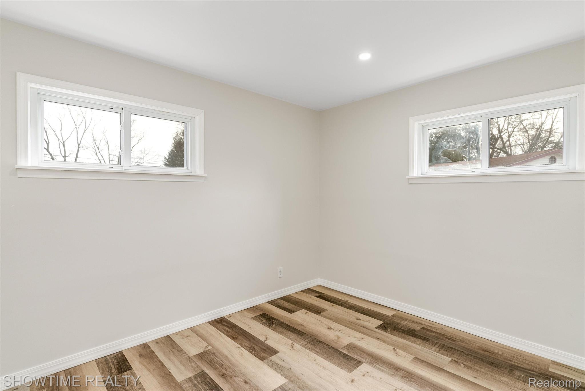 3137 FERNBARRY Court