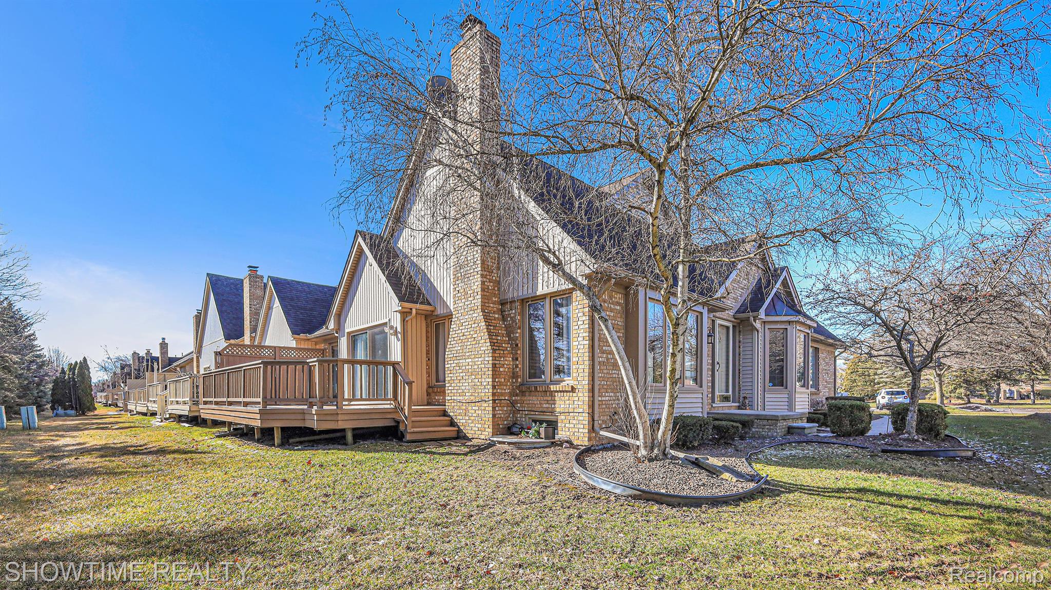 54636 CAMBRIDGE Drive