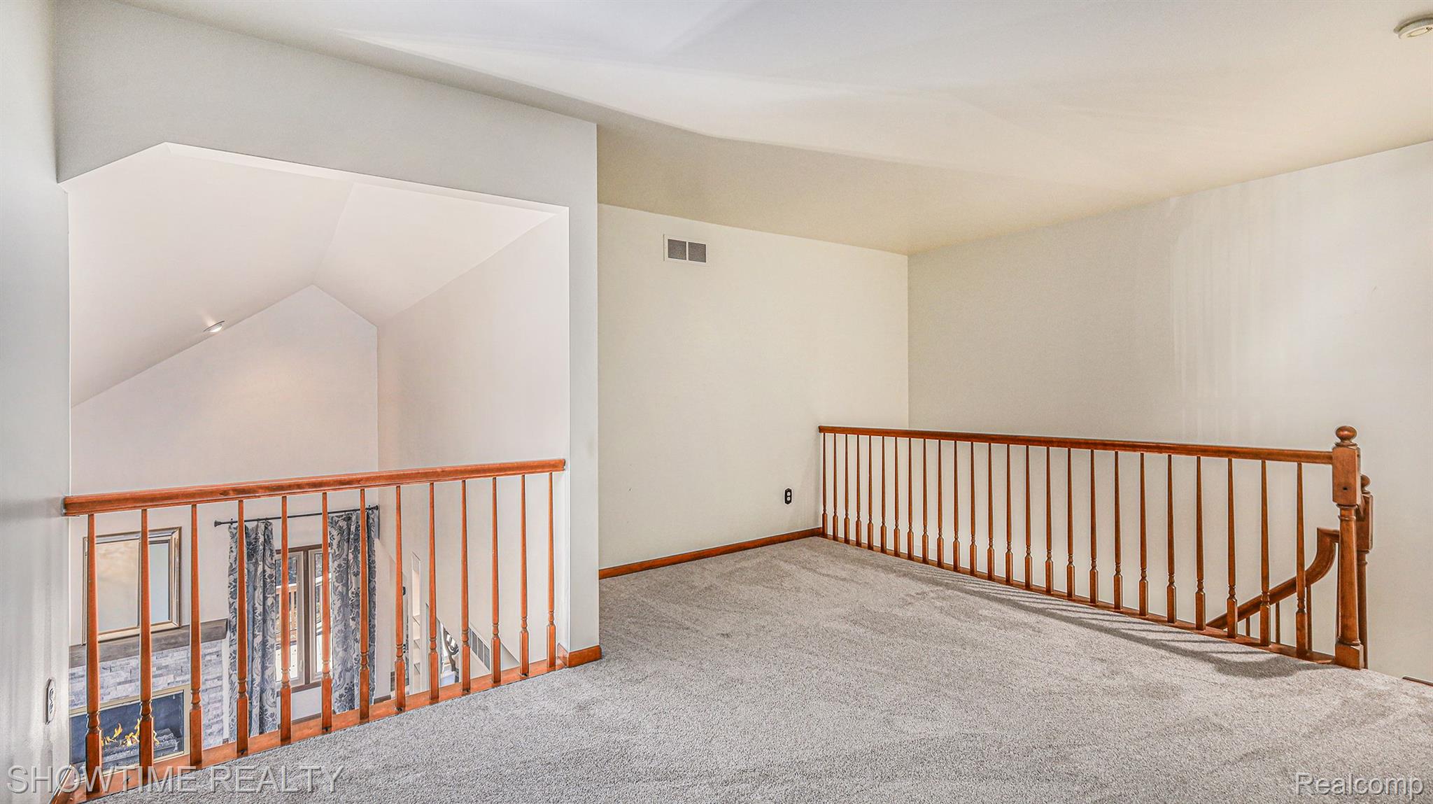 54636 CAMBRIDGE Drive