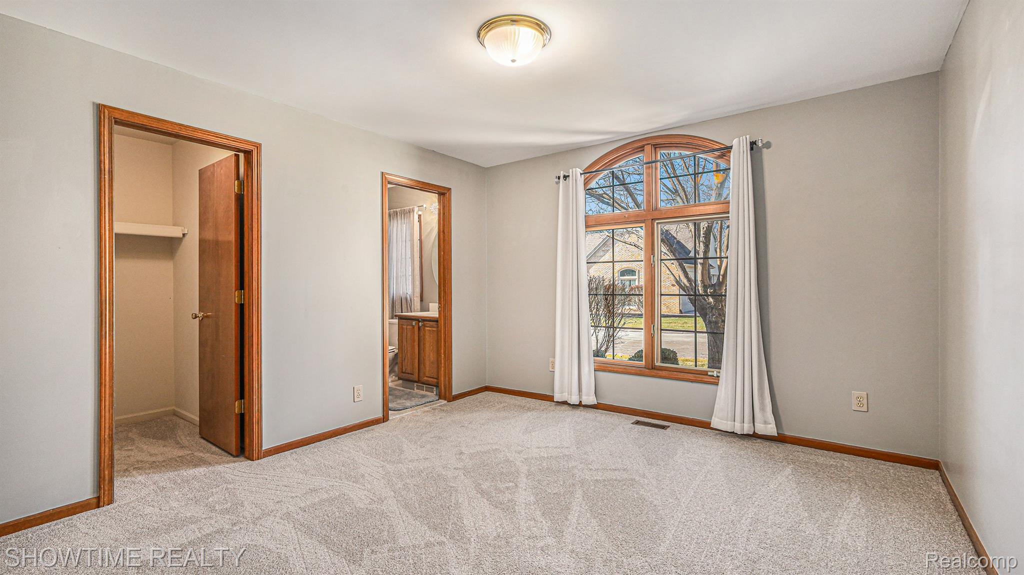 54636 CAMBRIDGE Drive