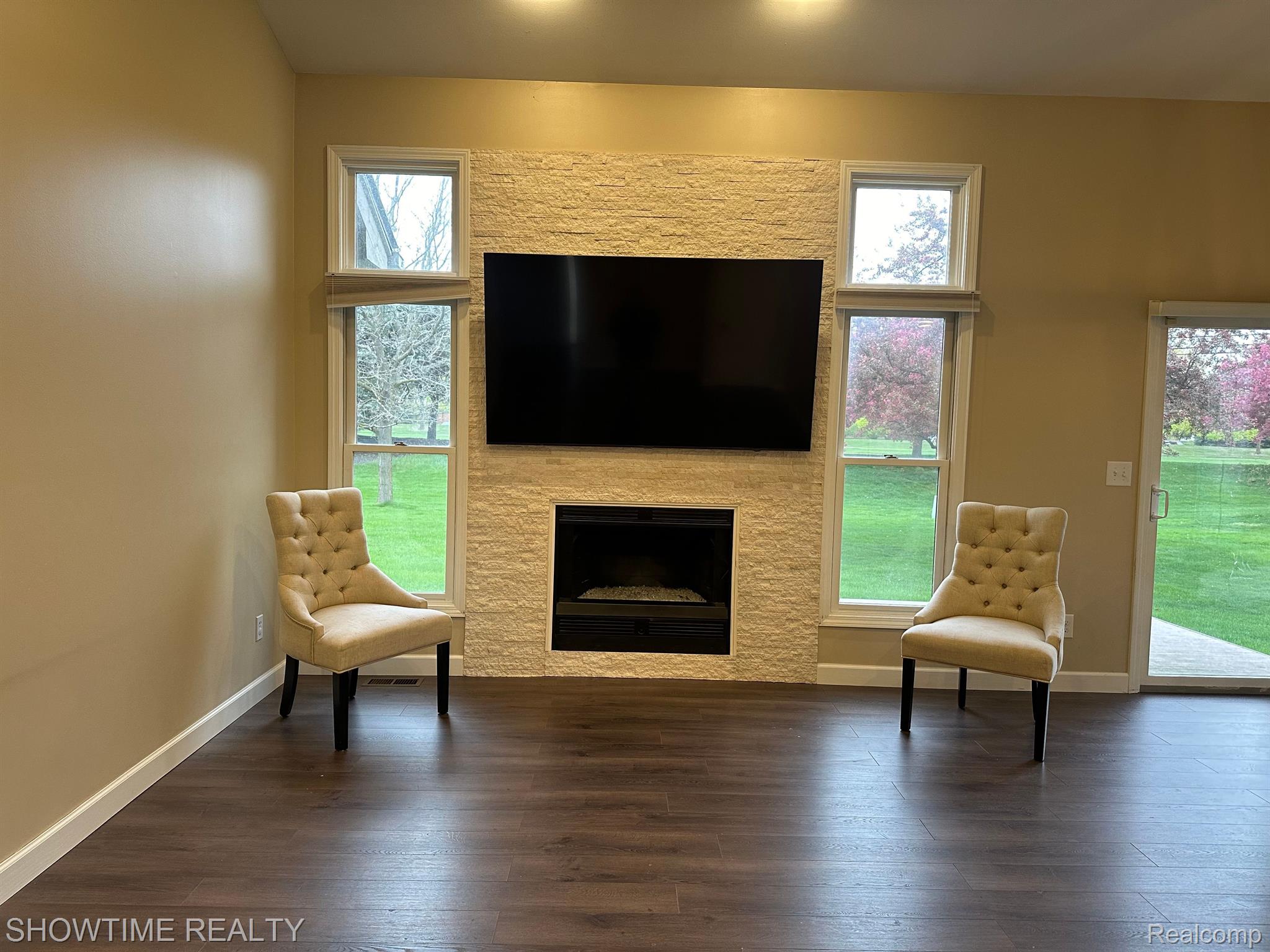 2439 WESTMONT Circle